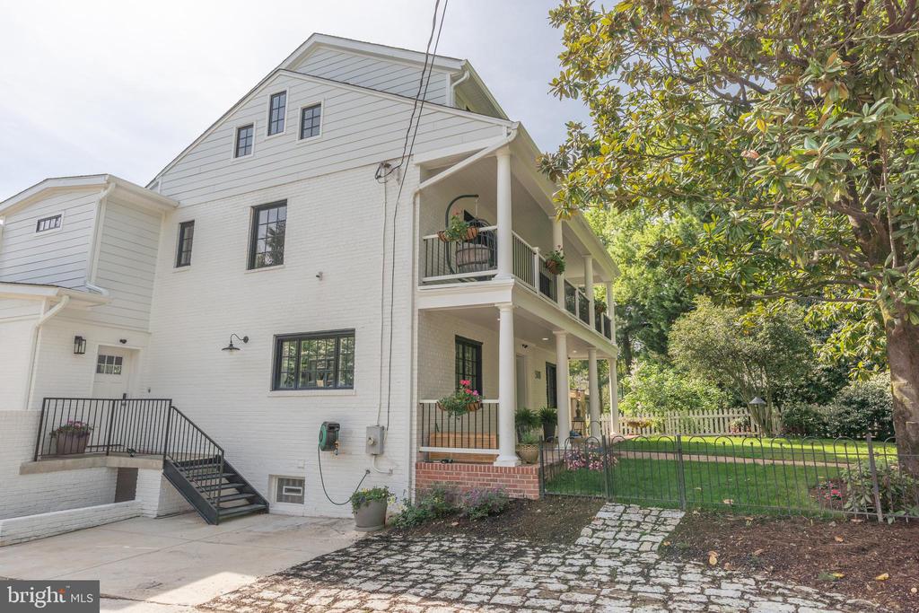 5011 CHEVY CHASE PARKWAY NW