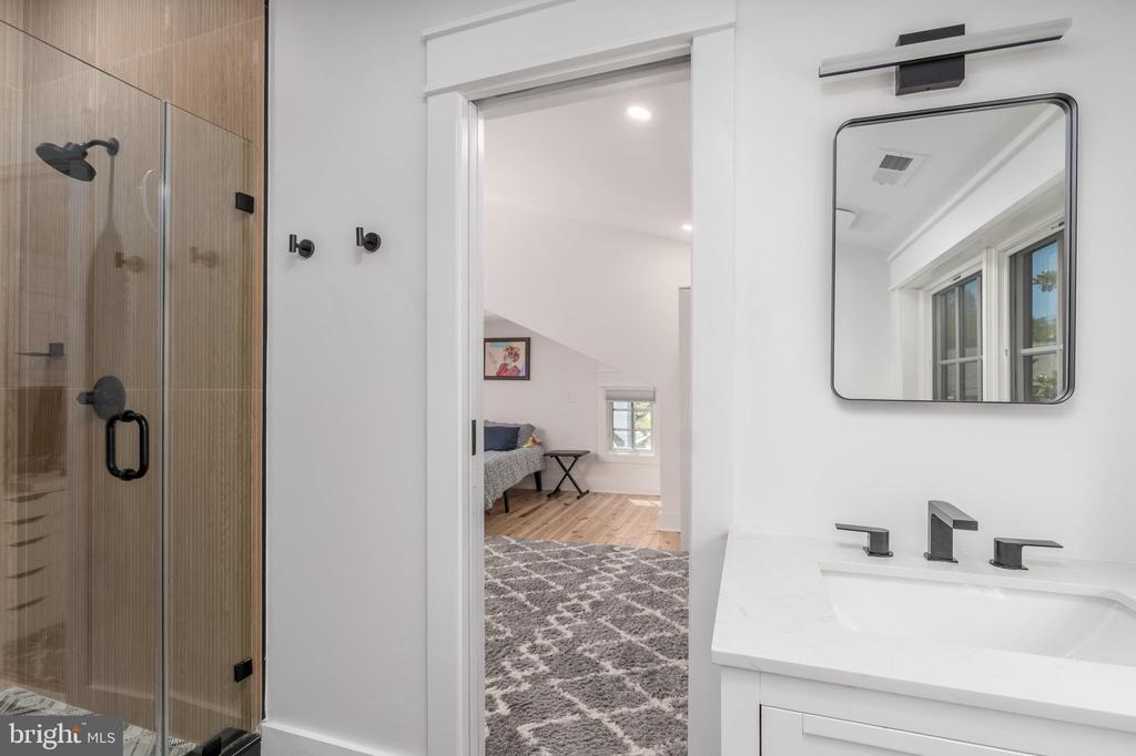 5011 CHEVY CHASE PARKWAY NW