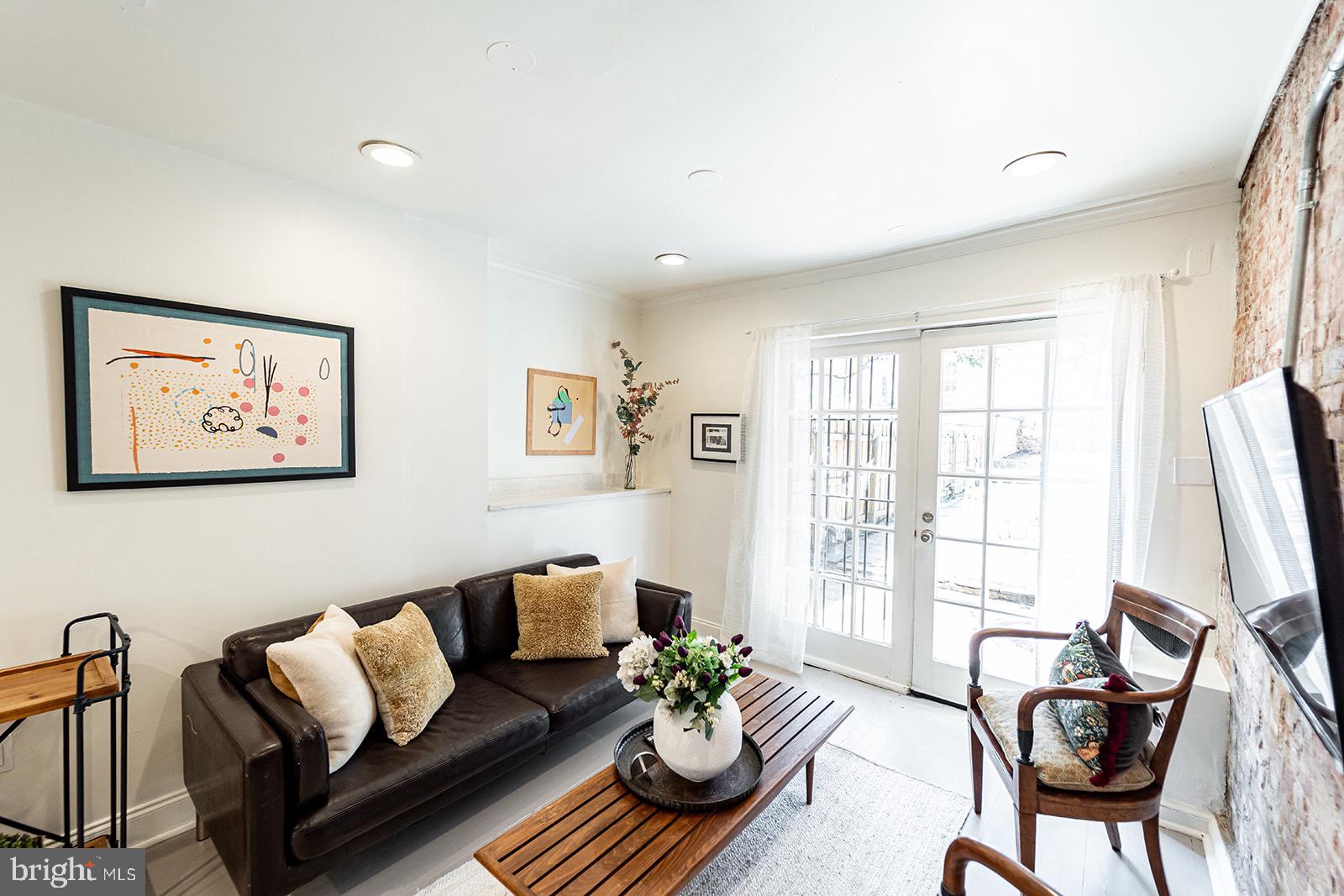 1062 | 1064 THOMAS JEFFERSON STREET NW