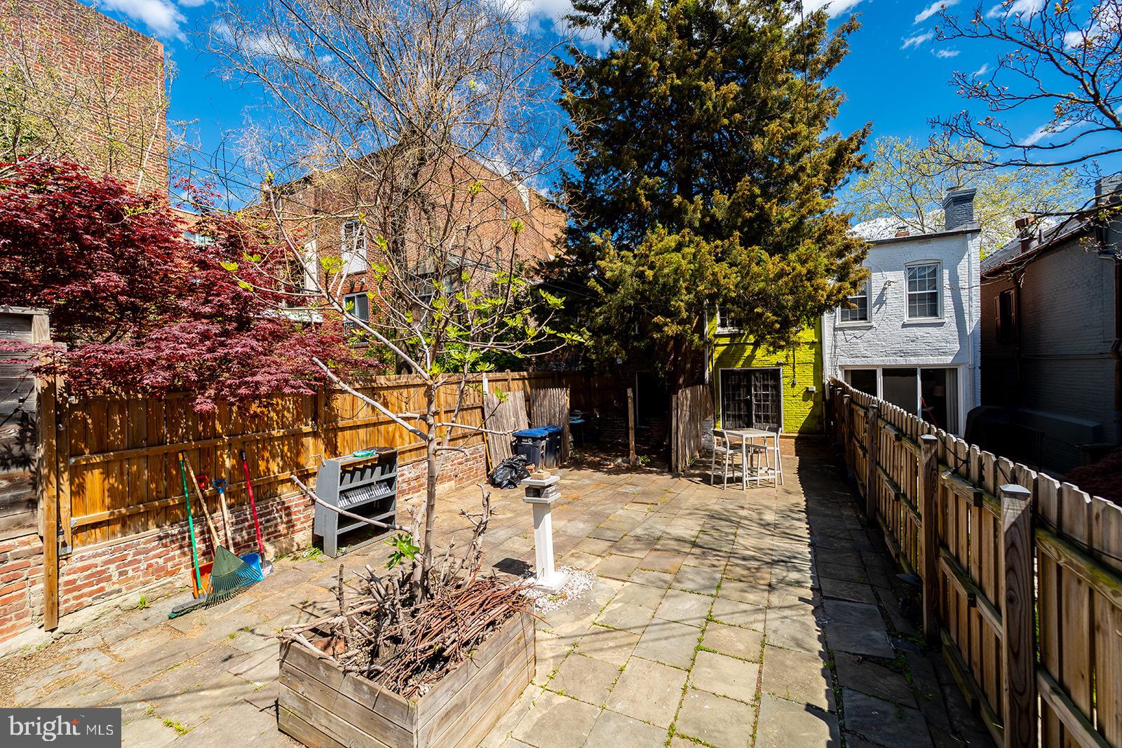 1062 | 1064 THOMAS JEFFERSON STREET NW