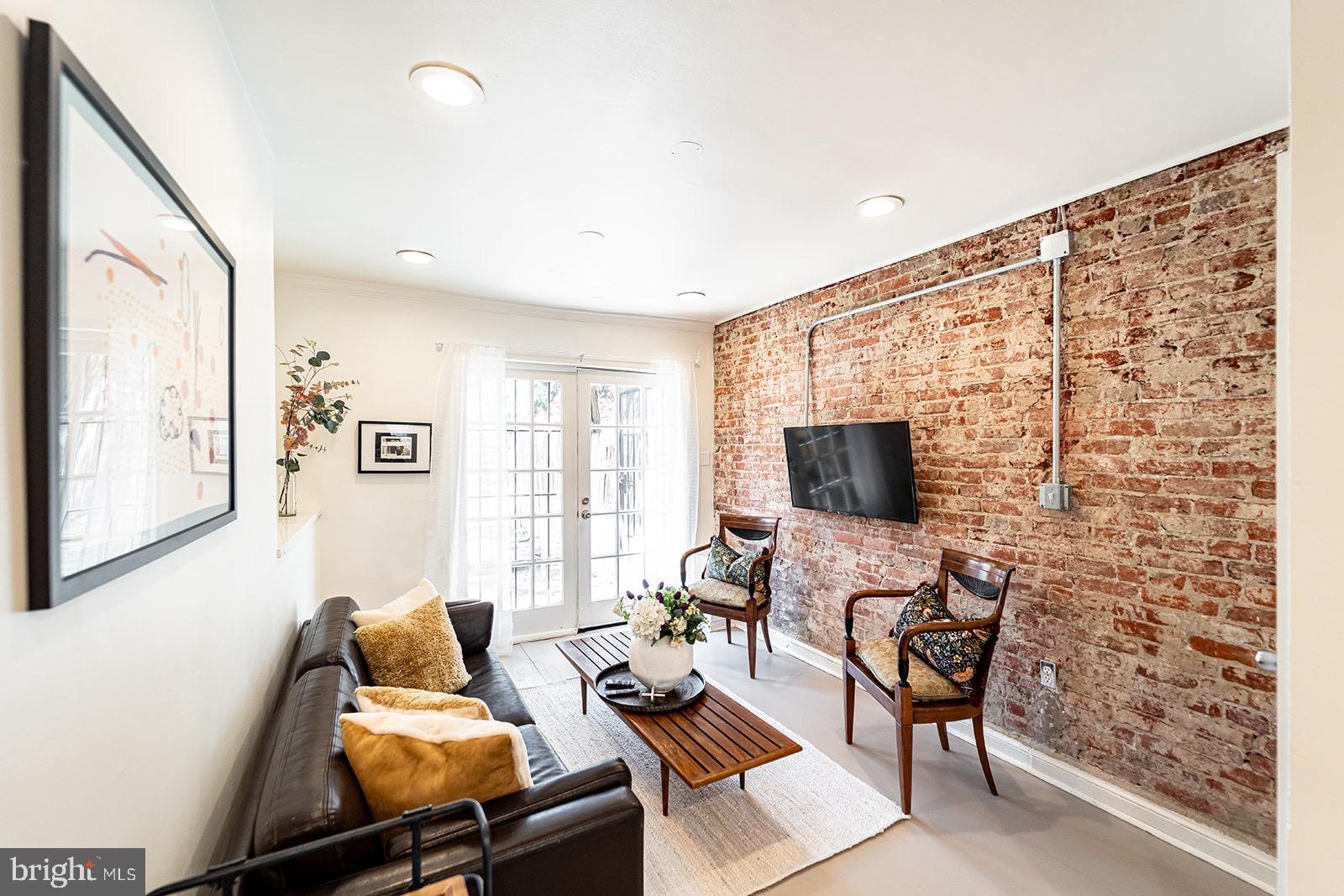 1062 | 1064 THOMAS JEFFERSON STREET NW