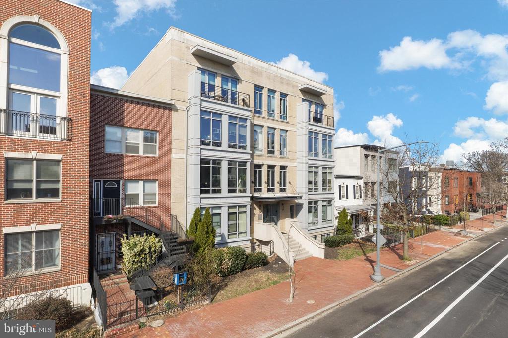 435 R STREET NW 201
