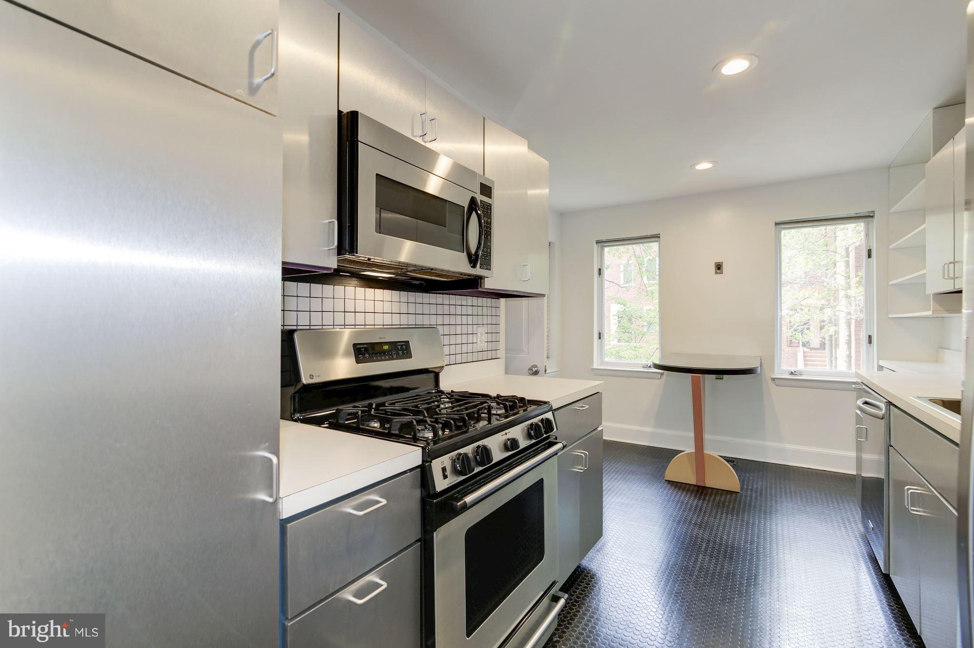 3917 GEORGETOWN COURT NW