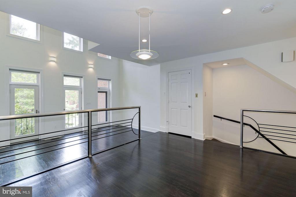 3917 GEORGETOWN COURT NW
