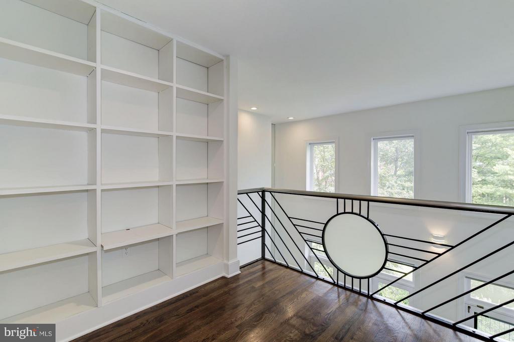 3917 GEORGETOWN COURT NW