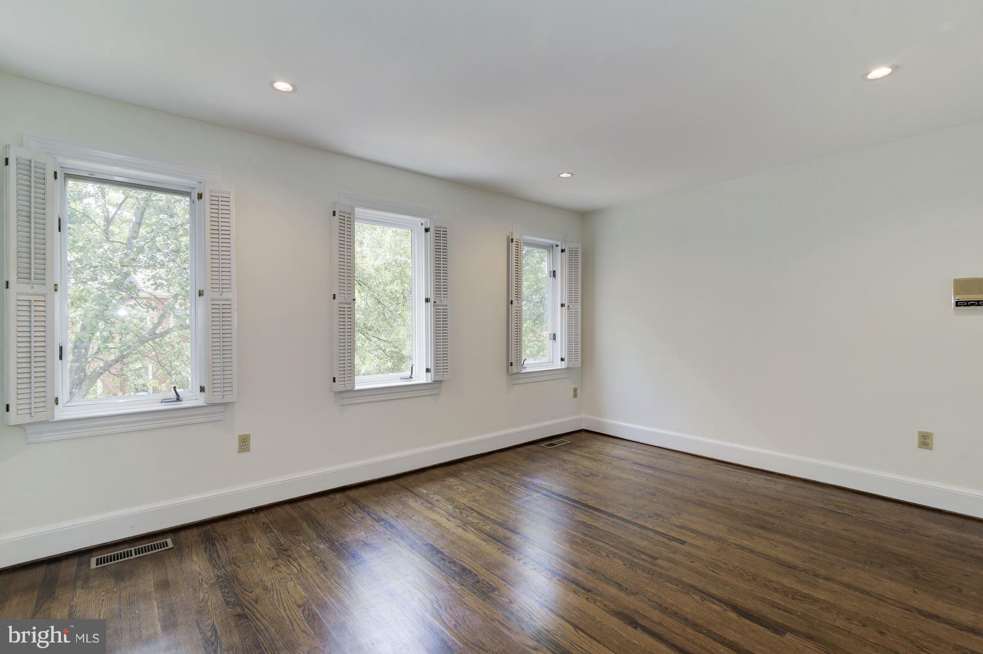 3917 GEORGETOWN COURT NW