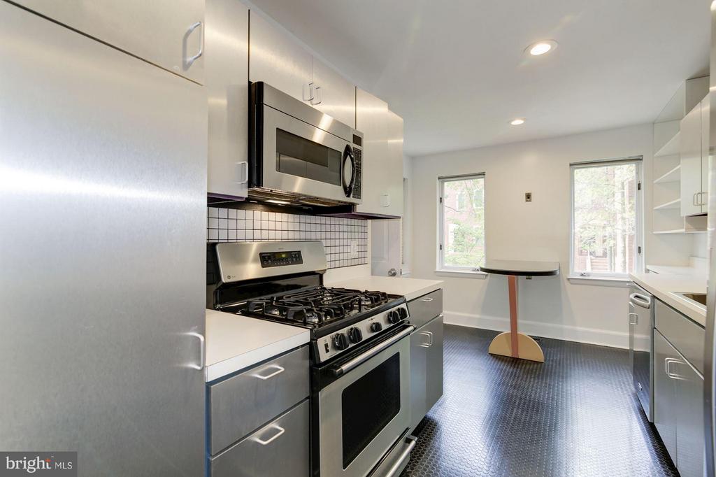 3917 GEORGETOWN COURT NW