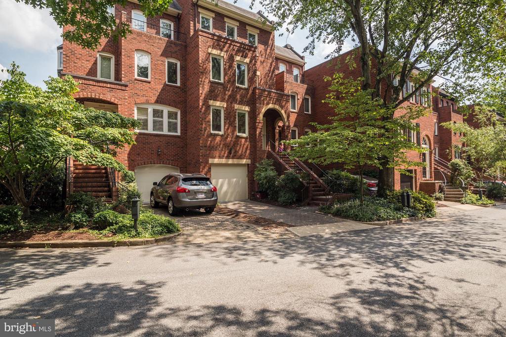 3917 GEORGETOWN COURT NW