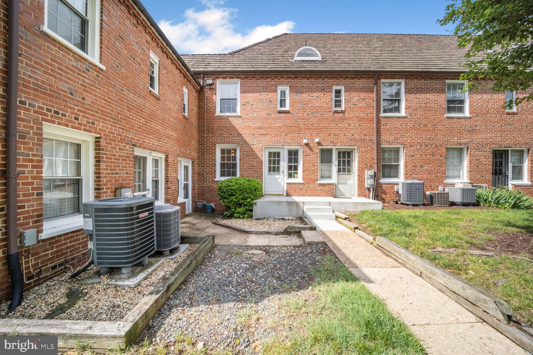 2034 FORT DAVIS STREET SE B