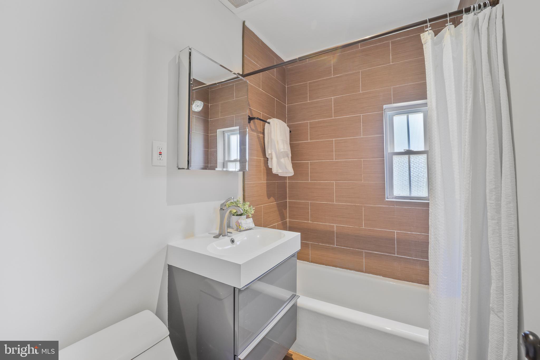 2034 FORT DAVIS STREET SE B