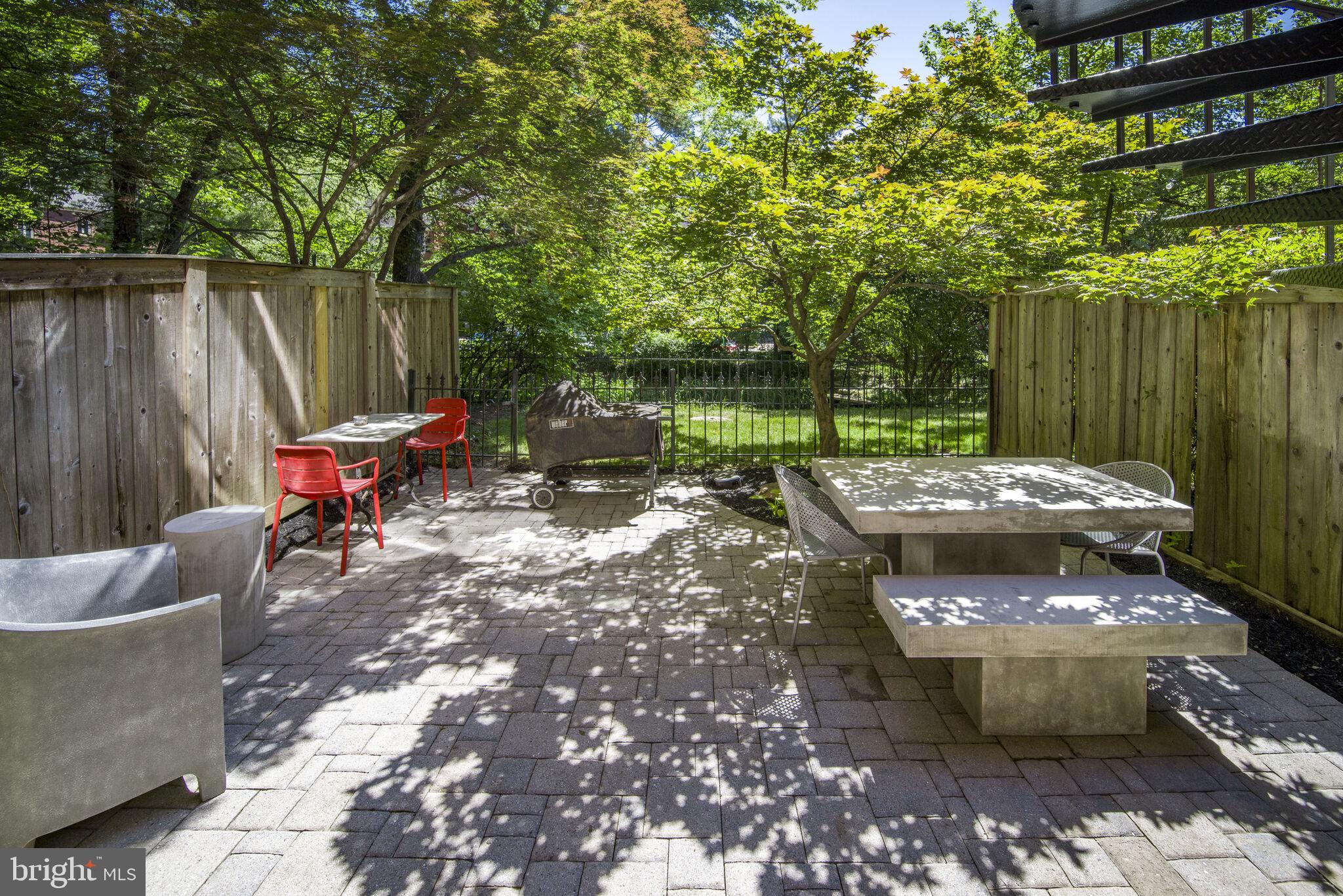 3927 GEORGETOWN COURT NW