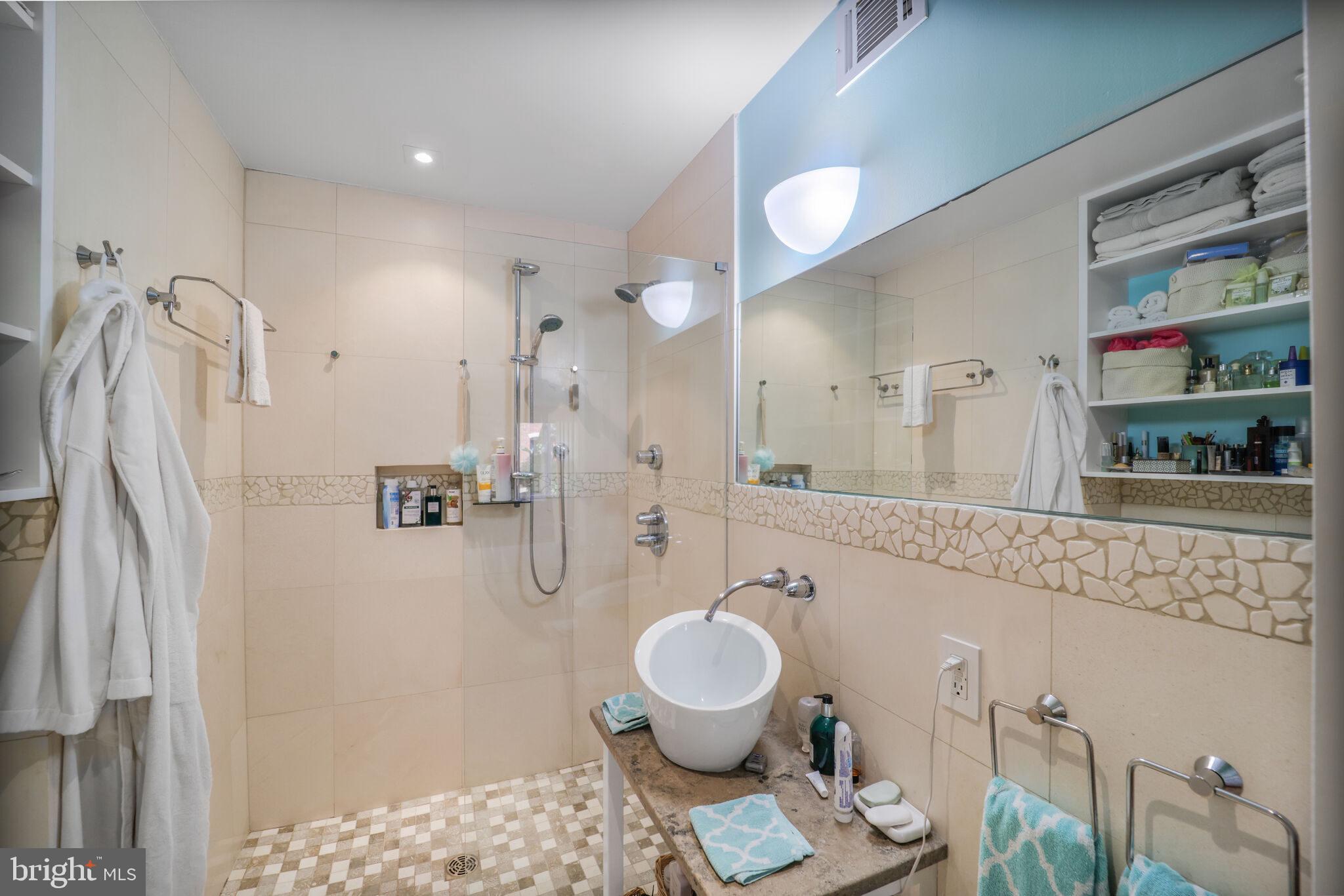 3927 GEORGETOWN COURT NW