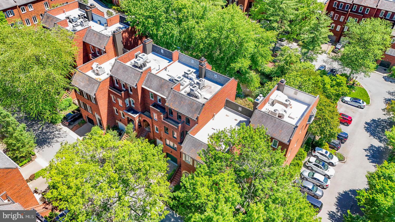 3927 GEORGETOWN COURT NW