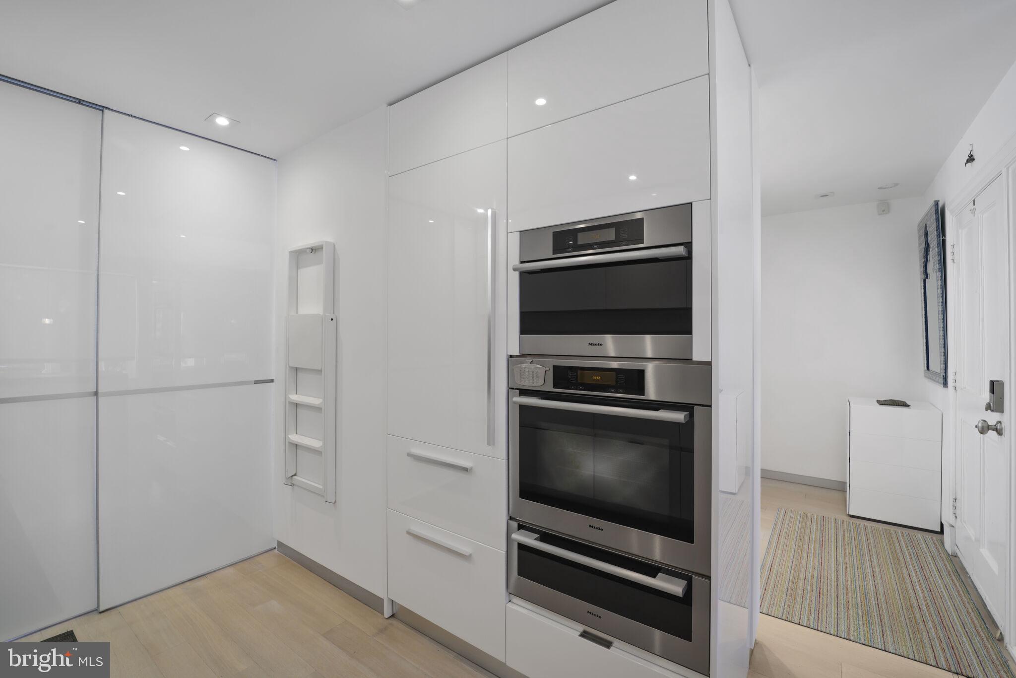 3927 GEORGETOWN COURT NW