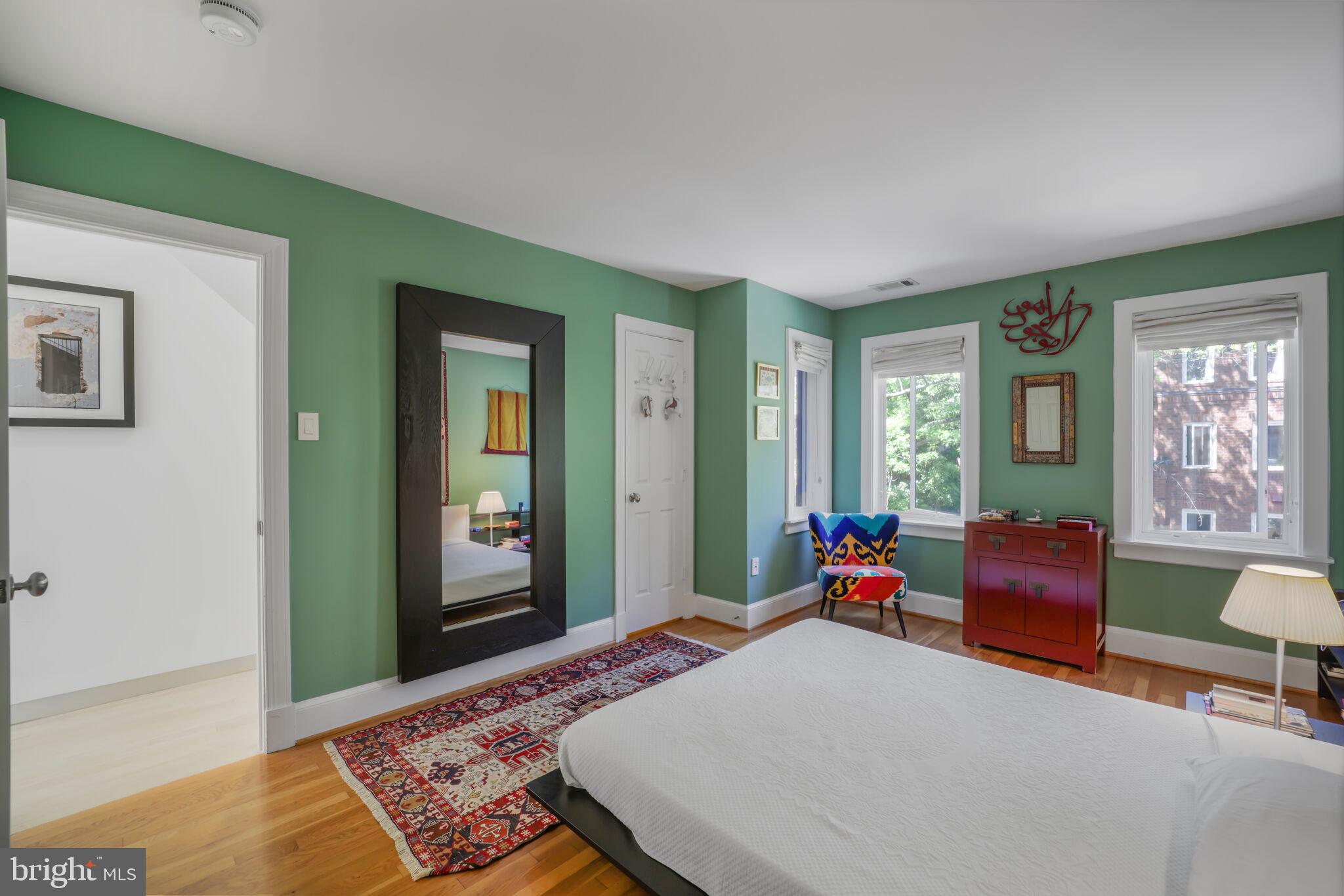 3927 GEORGETOWN COURT NW