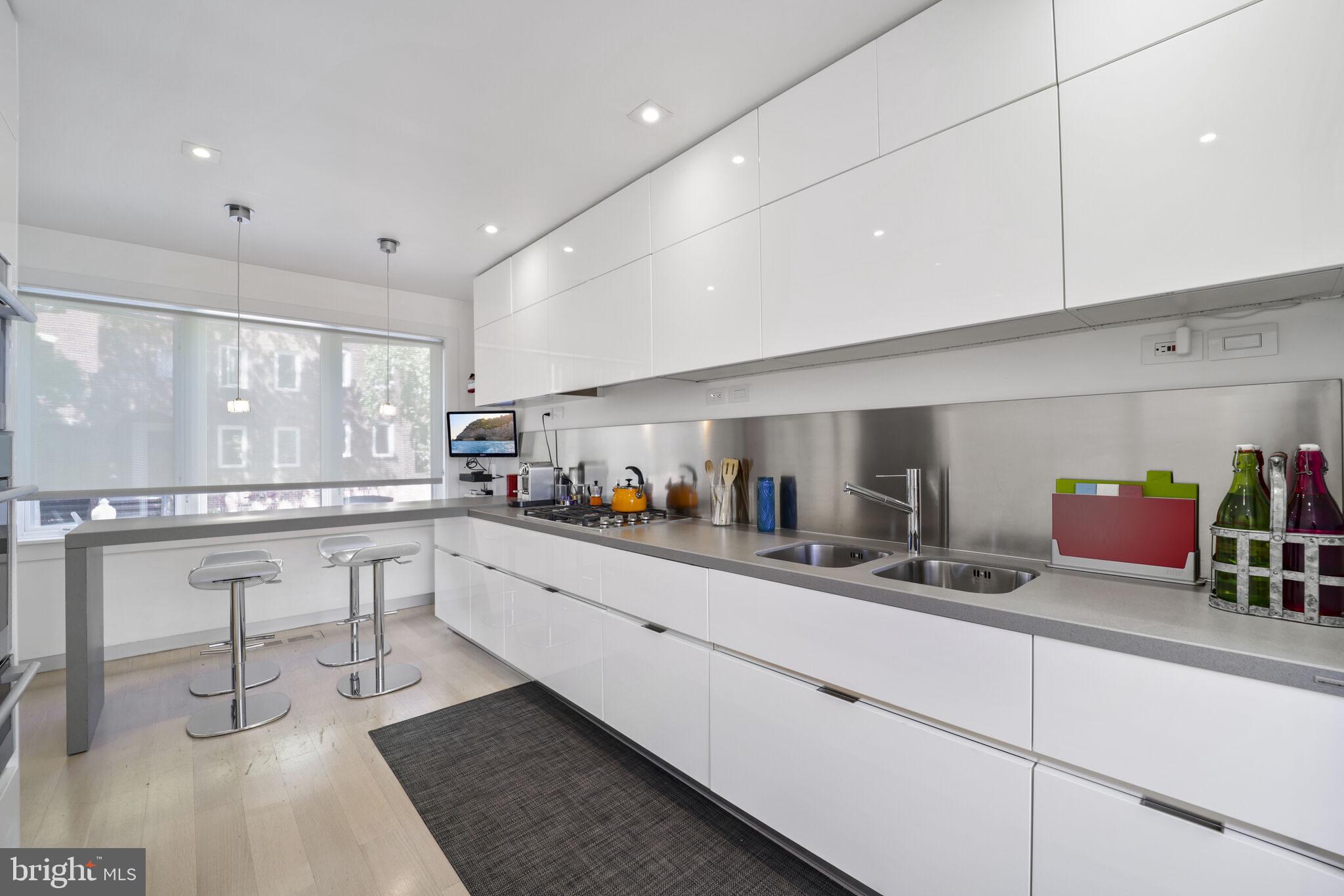 3927 GEORGETOWN COURT NW