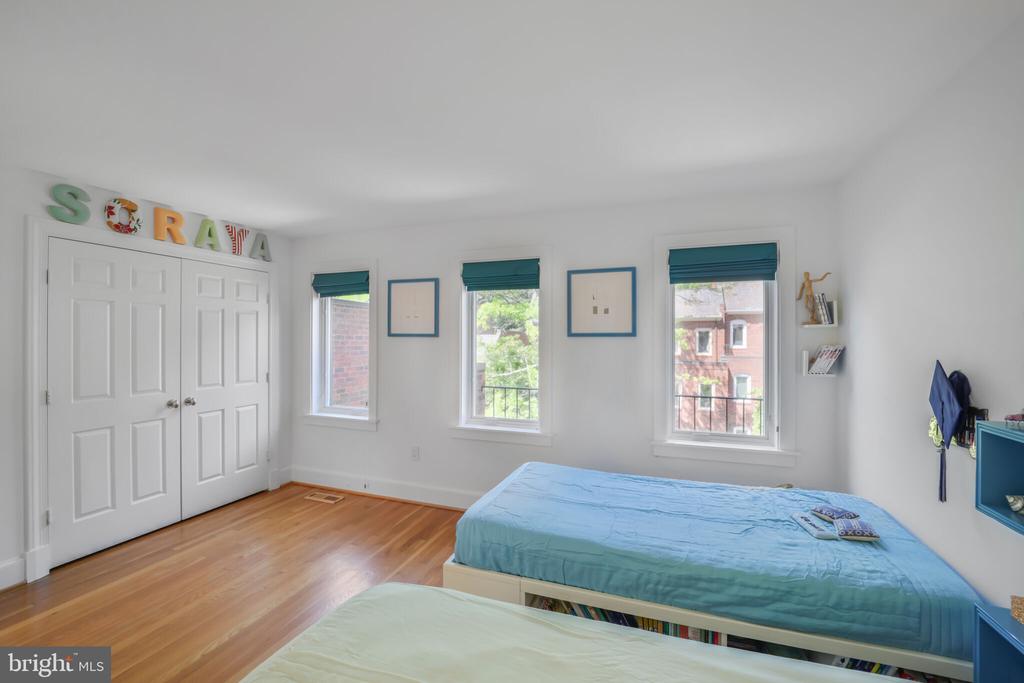 3927 GEORGETOWN COURT NW