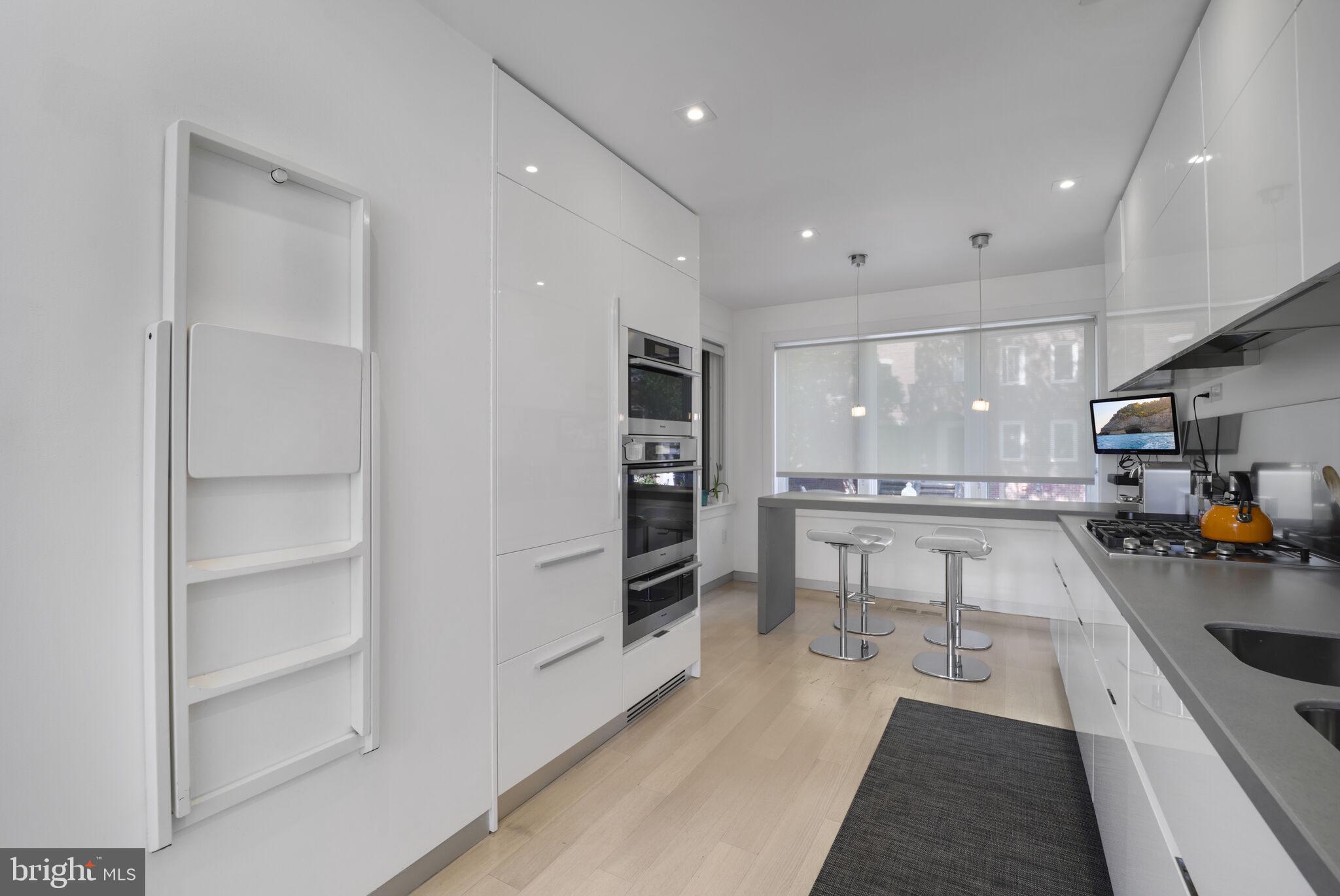 3927 GEORGETOWN COURT NW