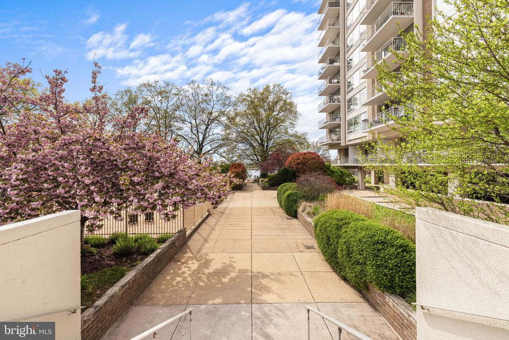 1435 4TH STREET SW B513