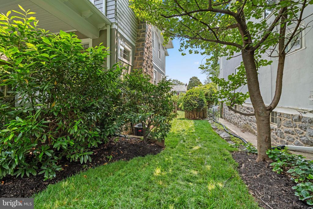 2811 35TH STREET NW