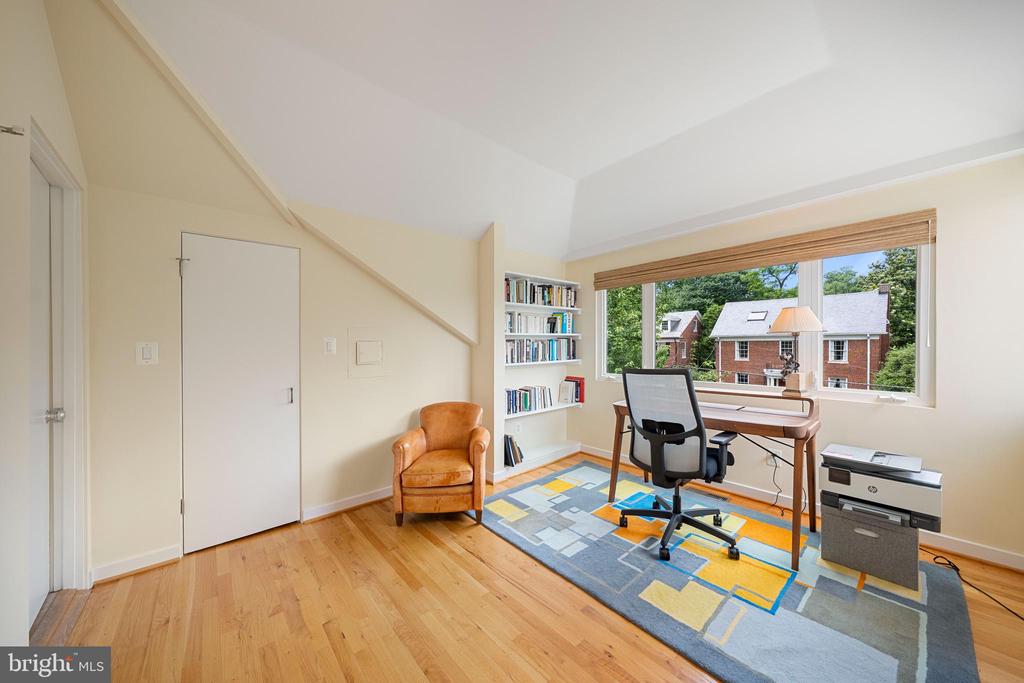 2811 35TH STREET NW