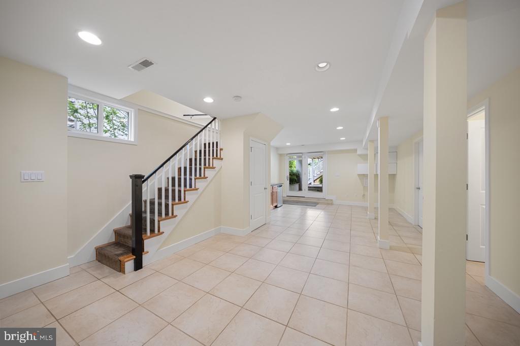 2811 35TH STREET NW