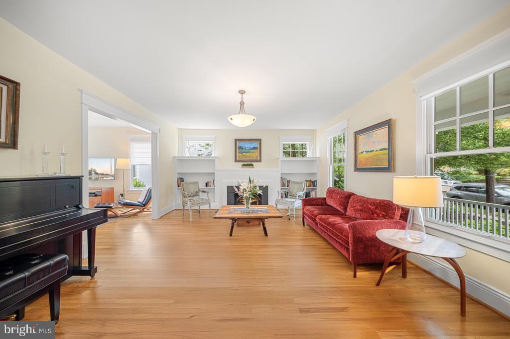 2811 35TH STREET NW