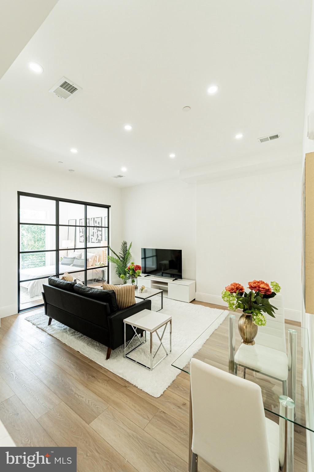 2517 ONTARIO ROAD NW 6