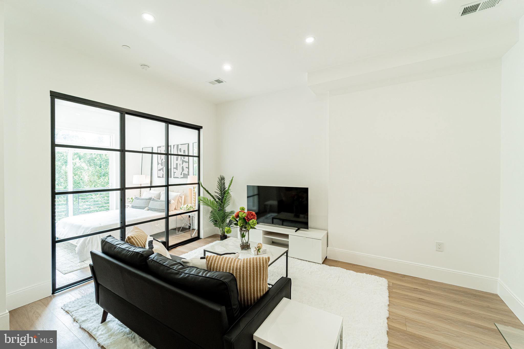 2517 ONTARIO ROAD NW 6