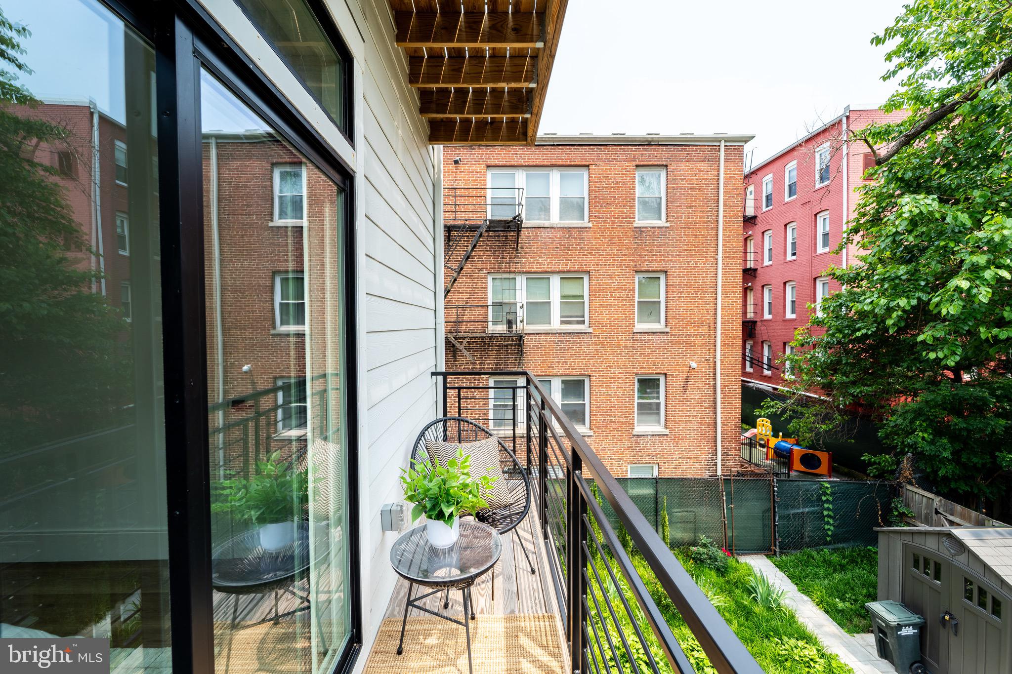 2517 ONTARIO ROAD NW 6