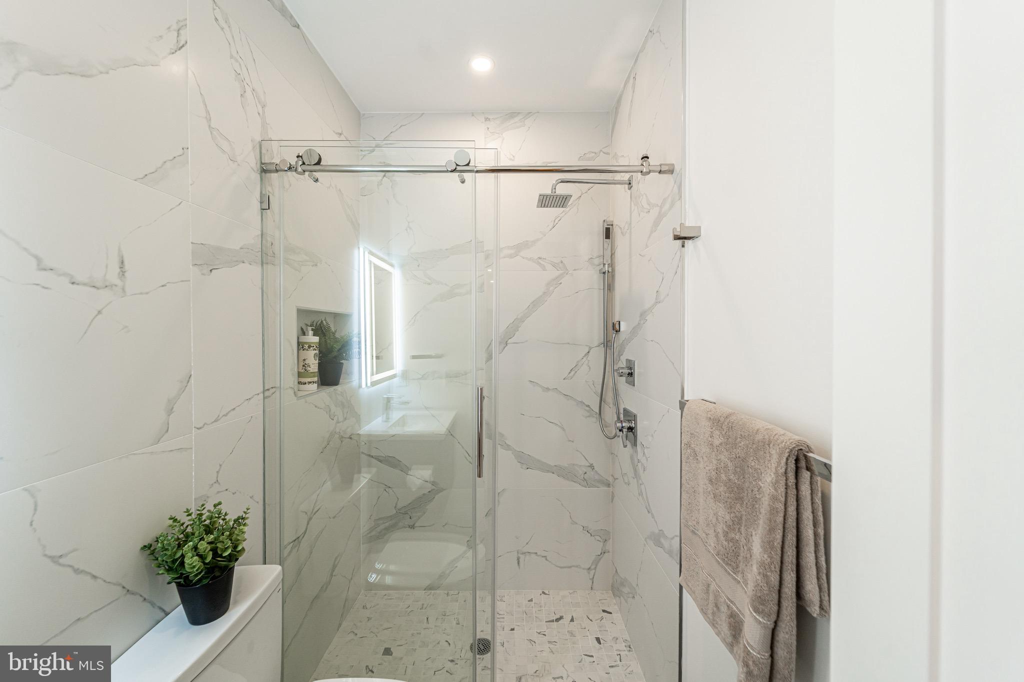 2517 ONTARIO ROAD NW 6