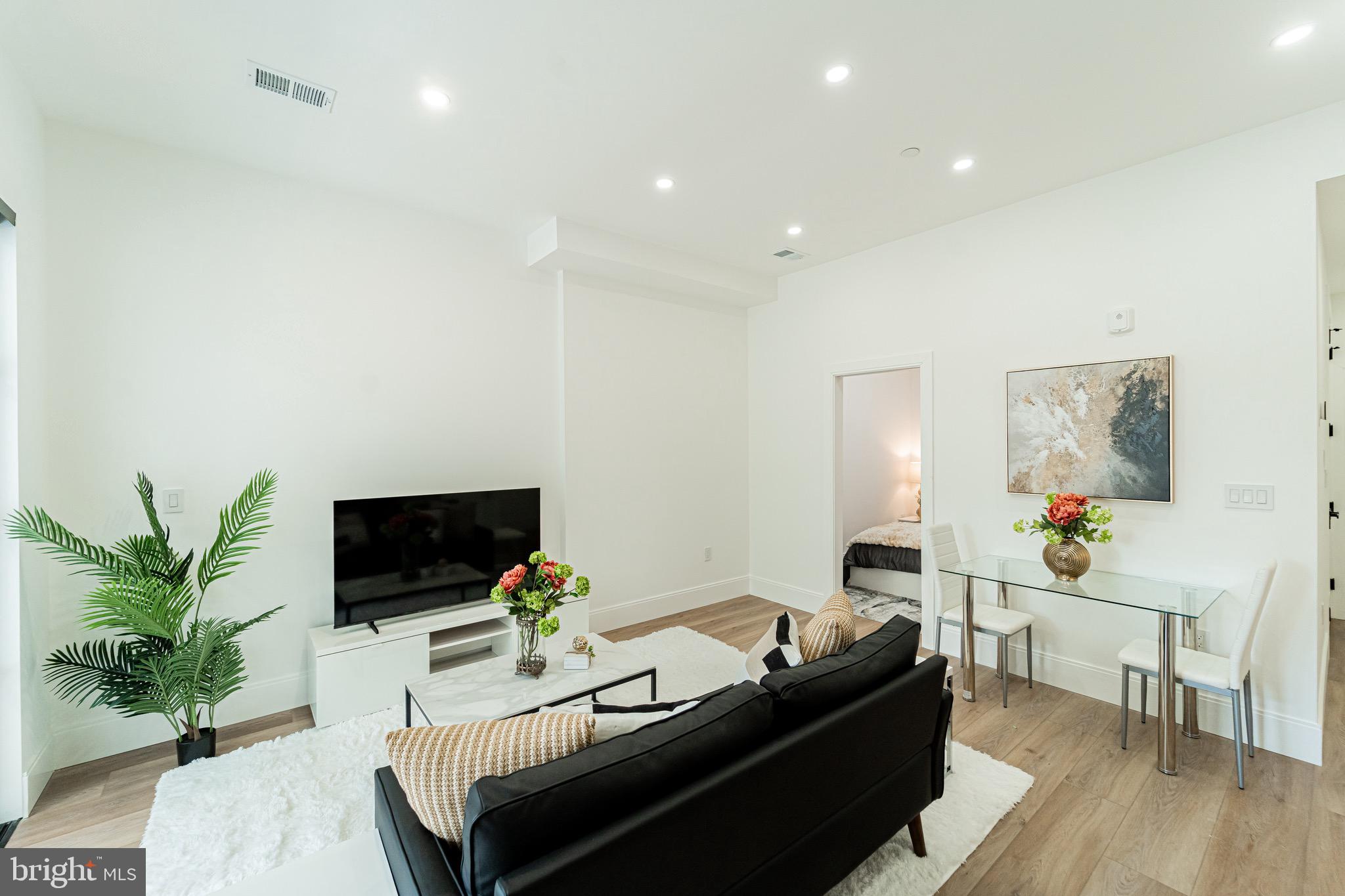 2517 ONTARIO ROAD NW 6