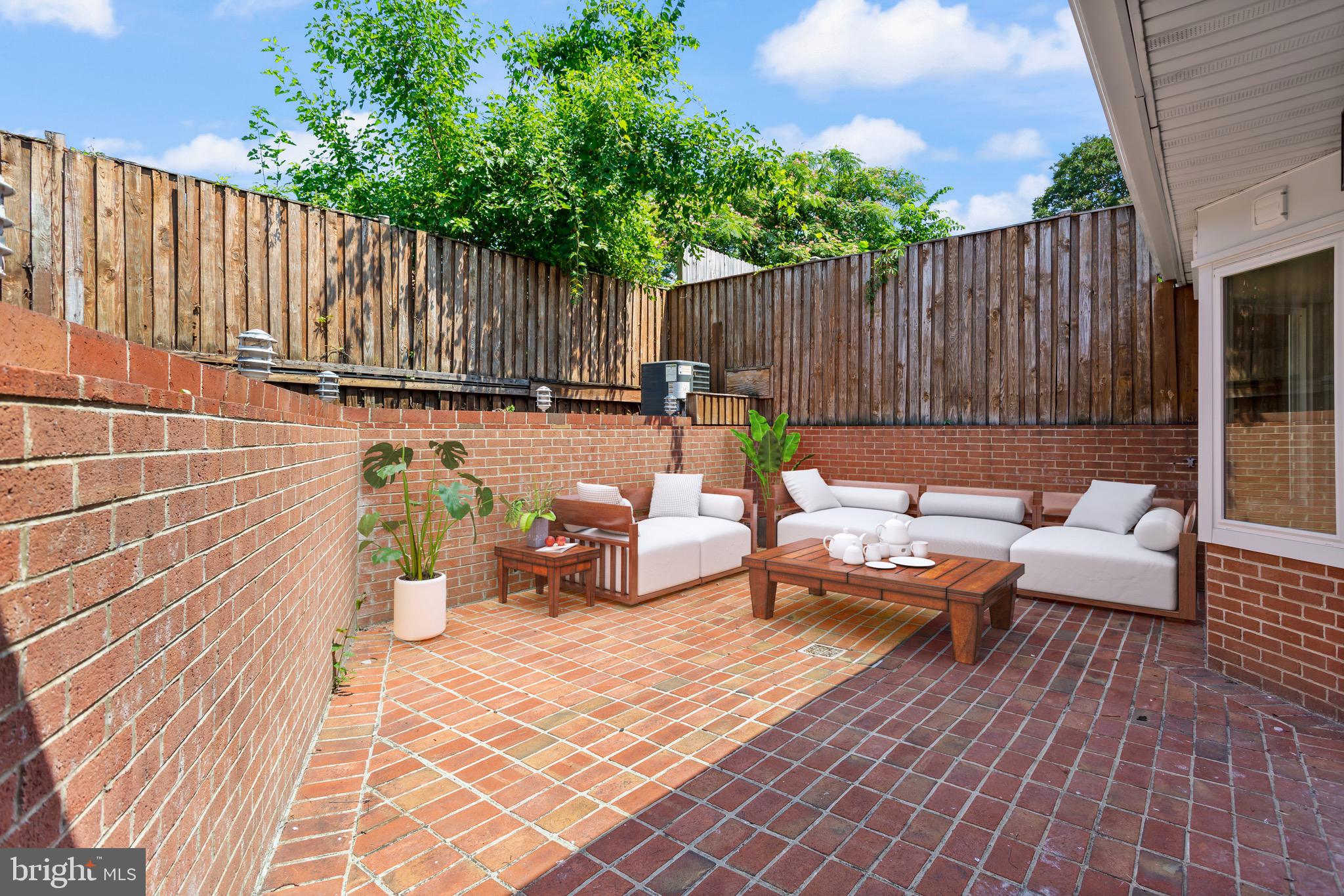 4220 FORT DUPONT STREET SE