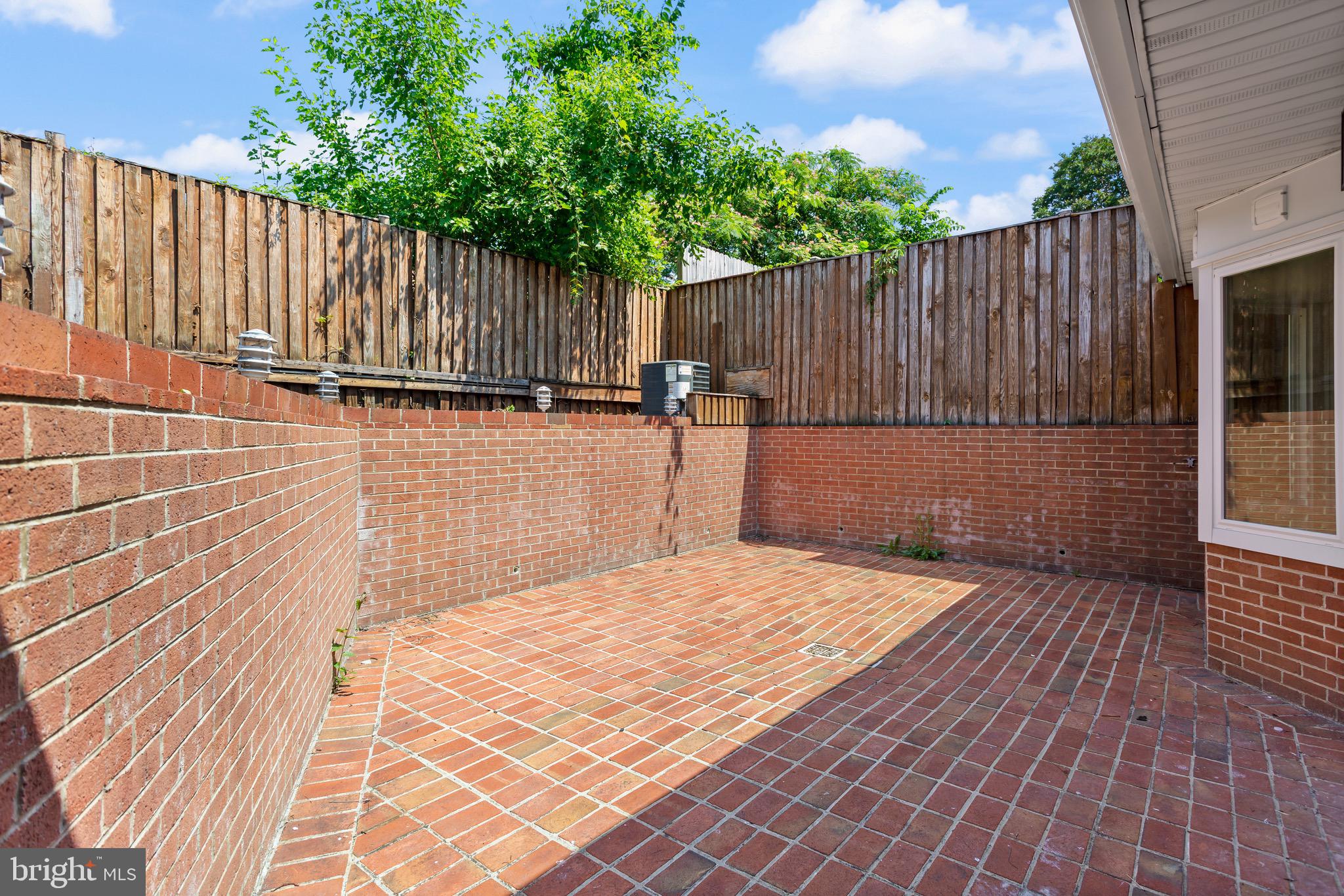 4220 FORT DUPONT STREET SE