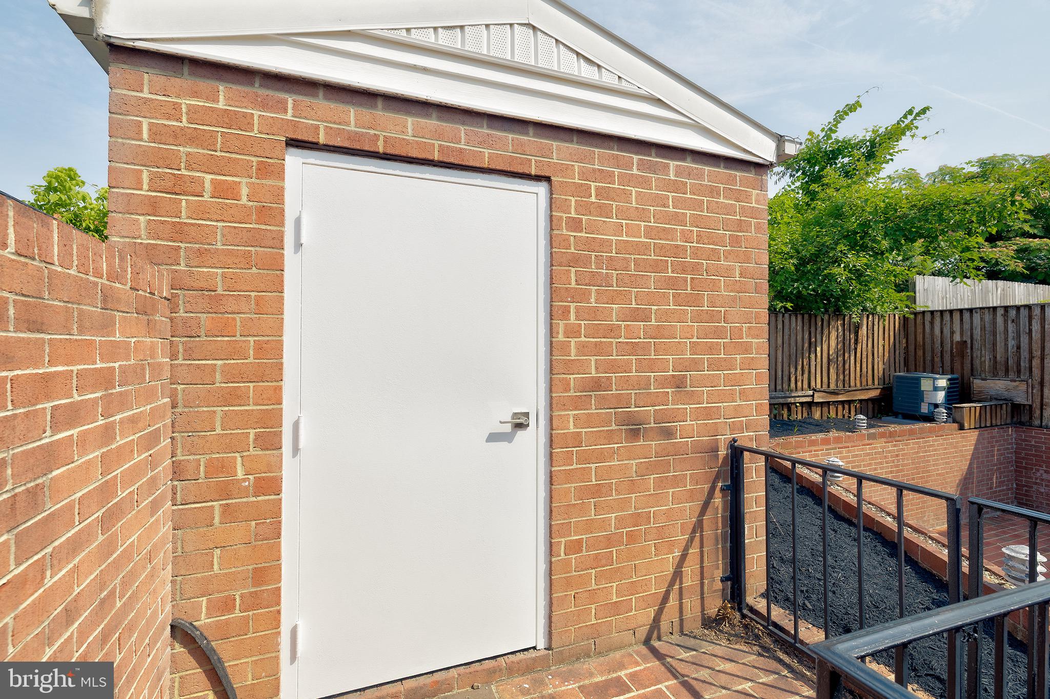 4220 FORT DUPONT STREET SE