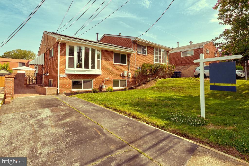 4220 FORT DUPONT STREET SE
