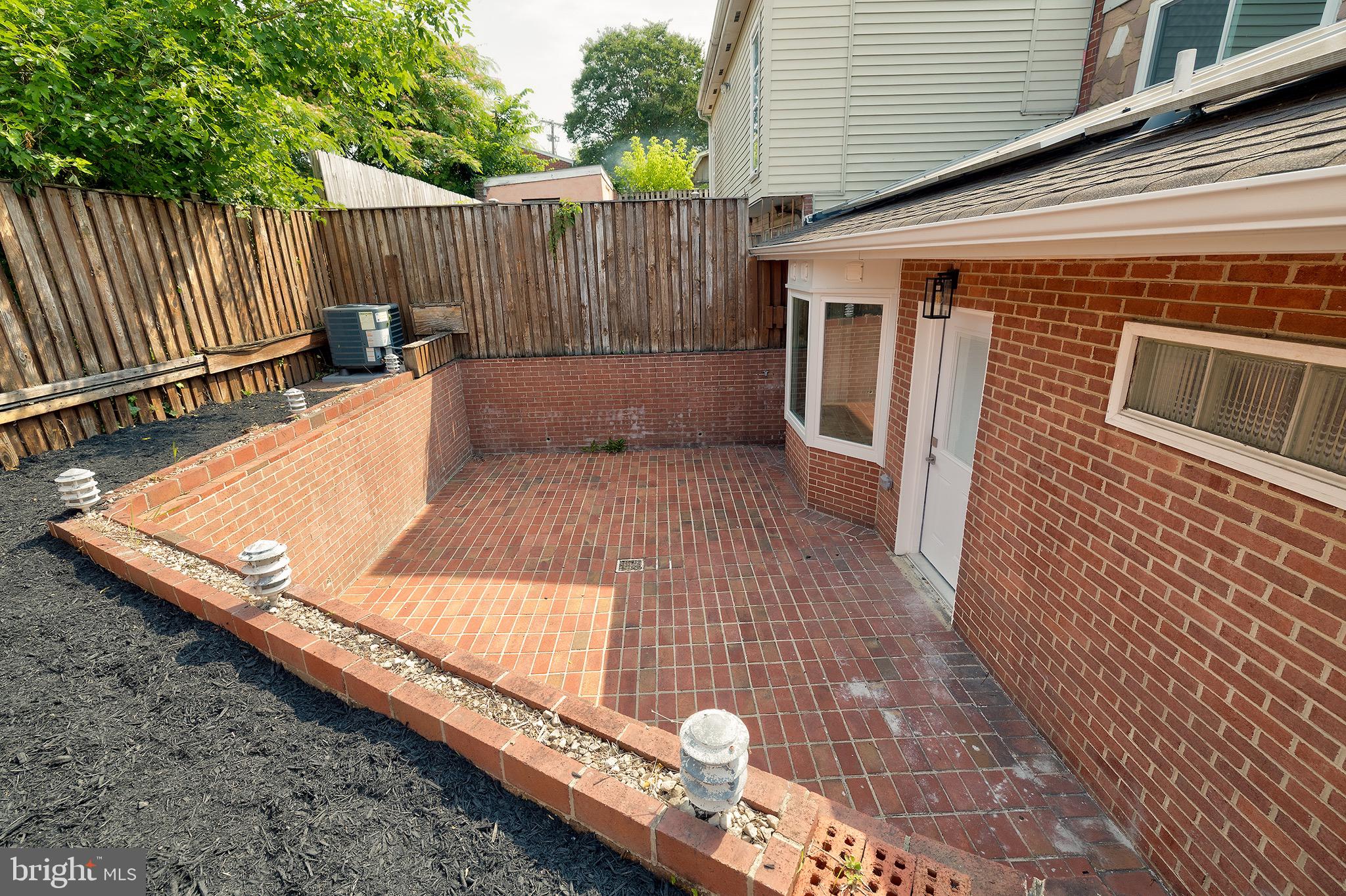 4220 FORT DUPONT STREET SE