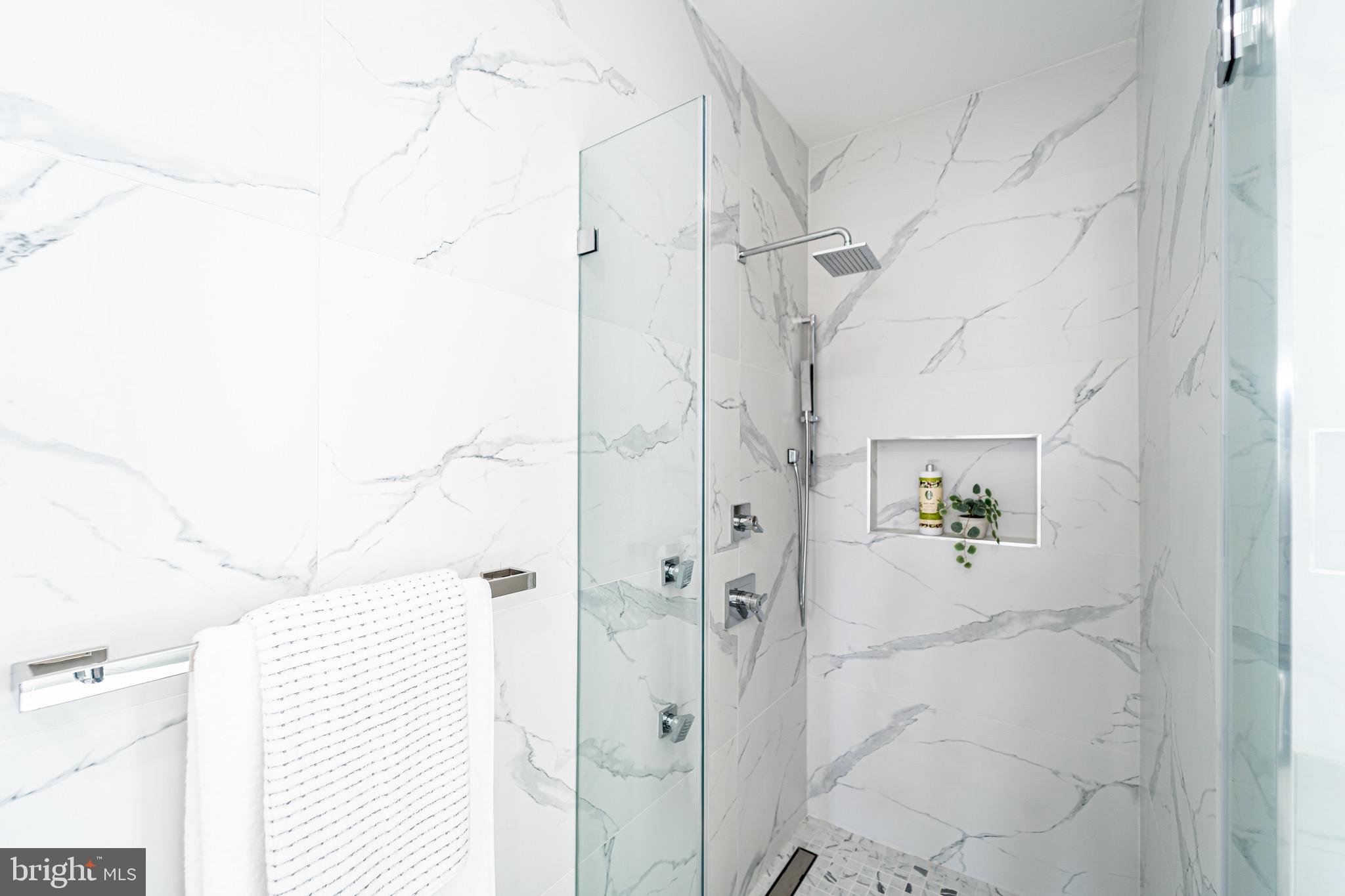 2517 ONTARIO ROAD NW PH7