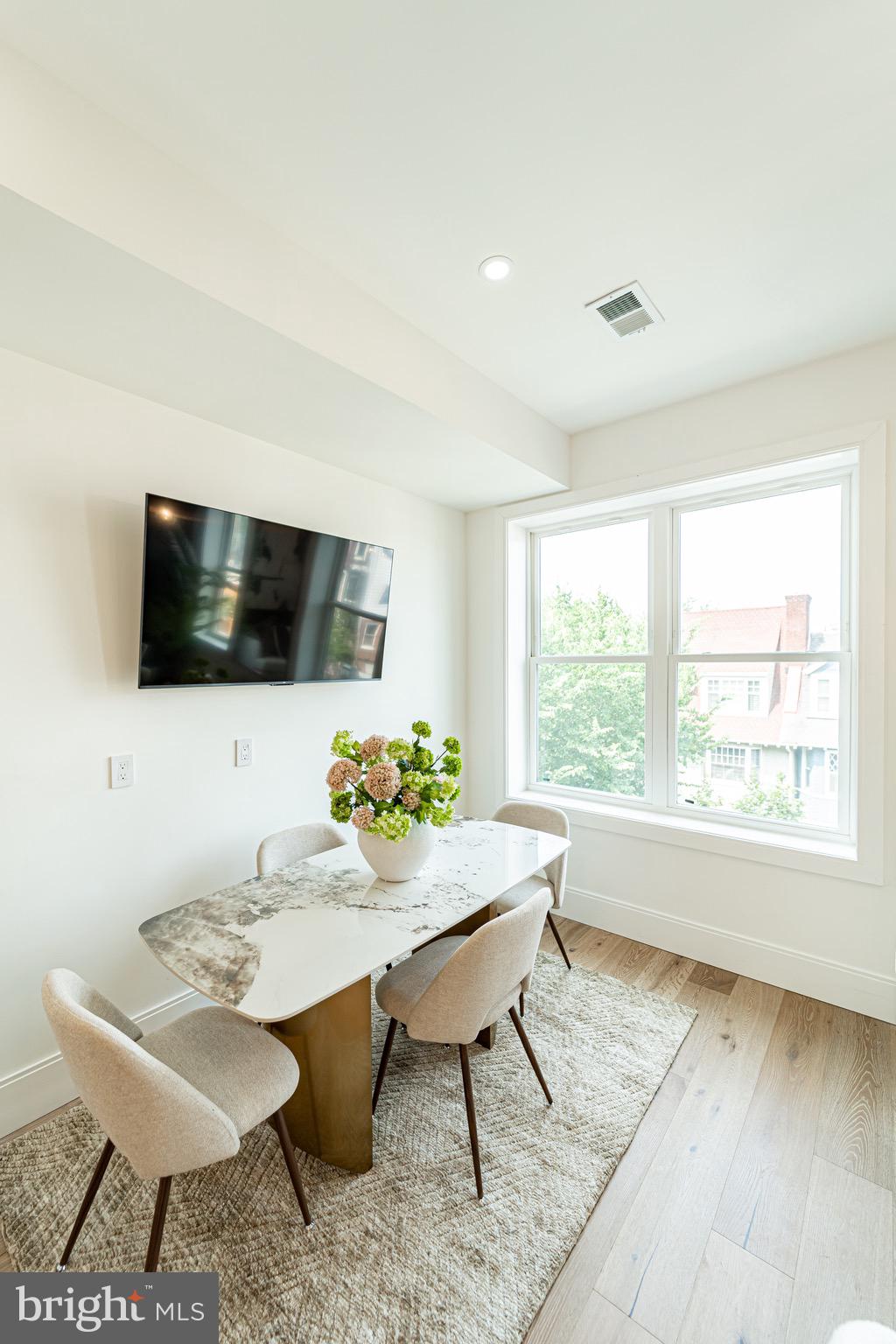 2517 ONTARIO ROAD NW PH7