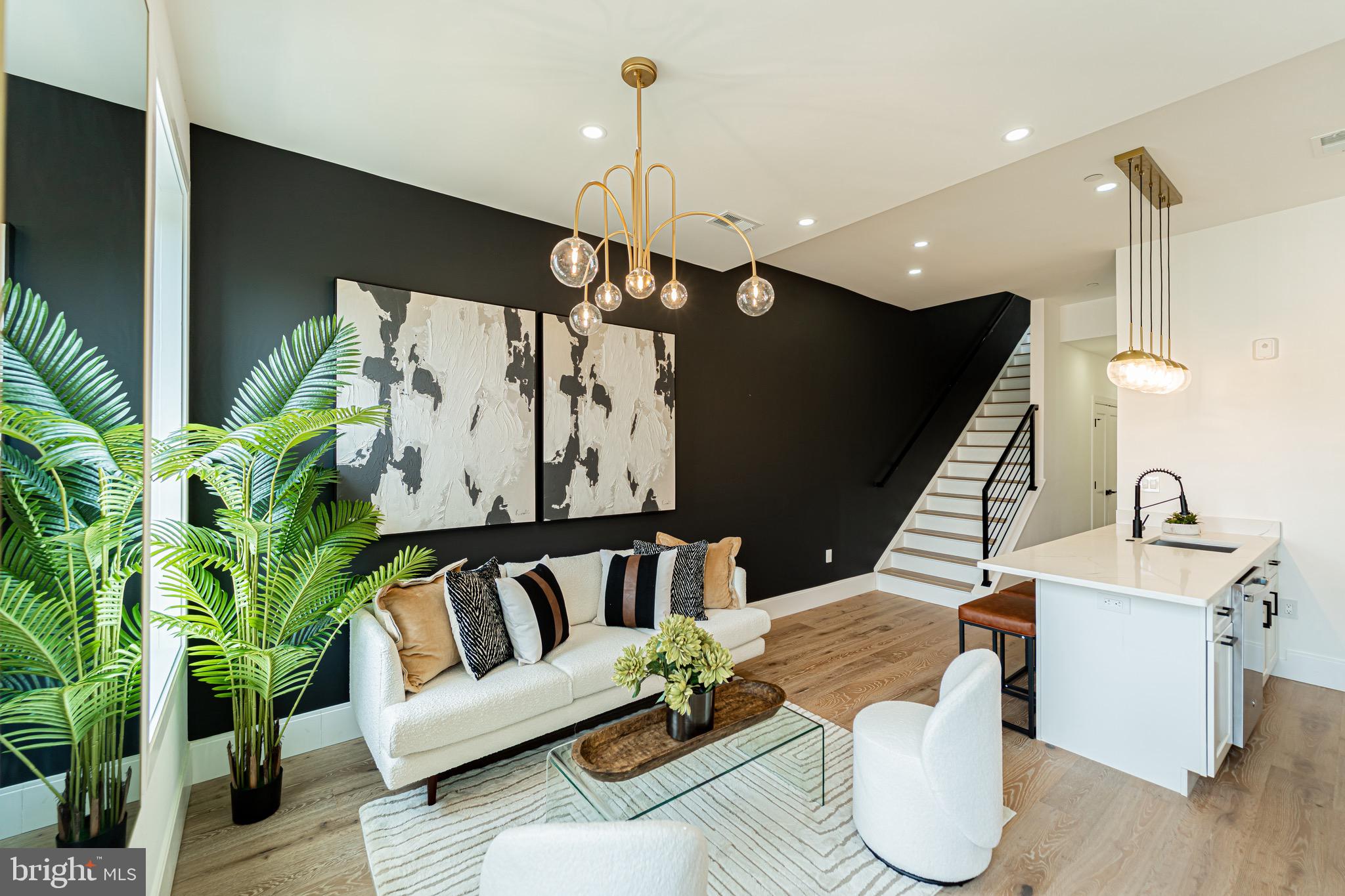 2517 ONTARIO ROAD NW PH7