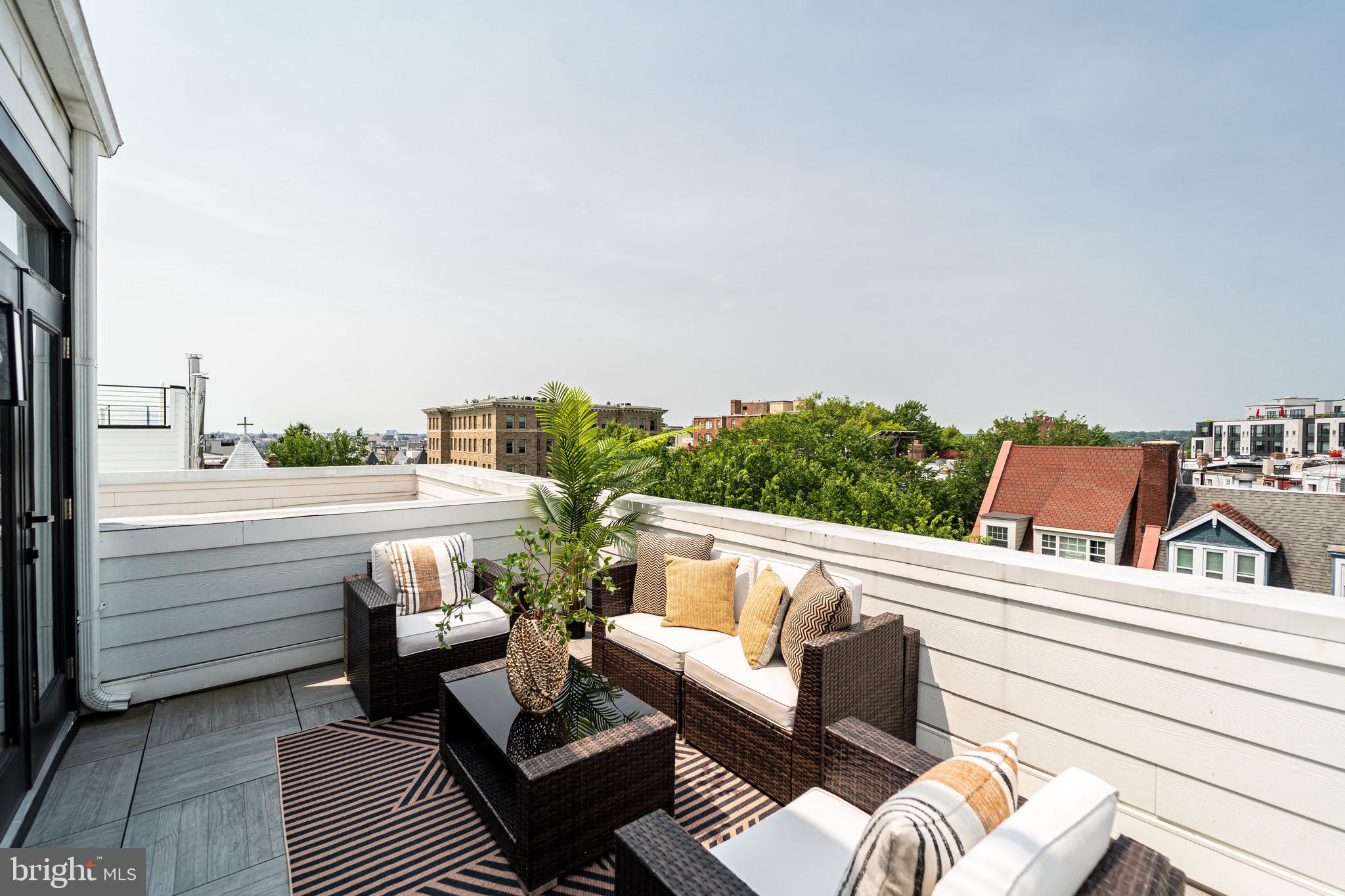 2517 ONTARIO ROAD NW PH7