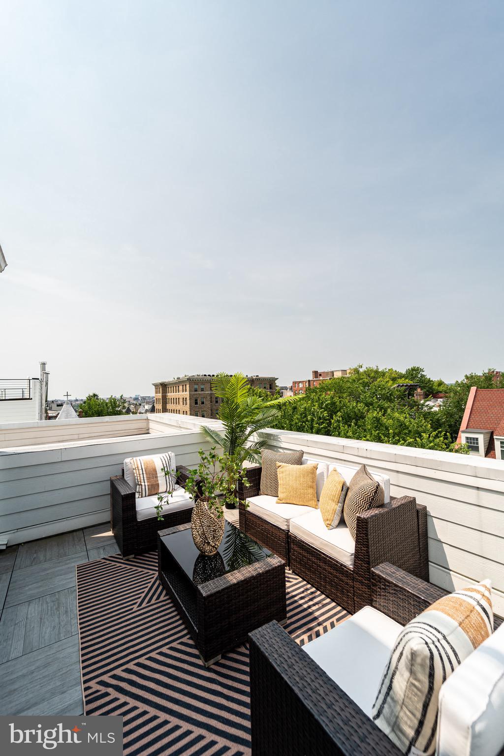 2517 ONTARIO ROAD NW PH7