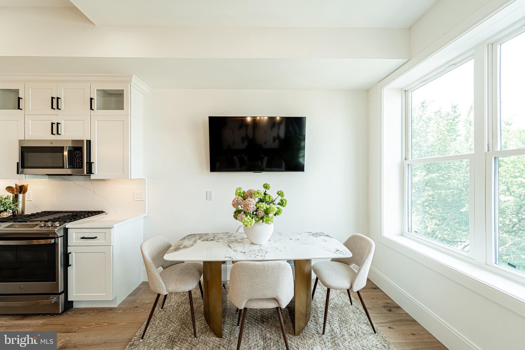 2517 ONTARIO ROAD NW PH7