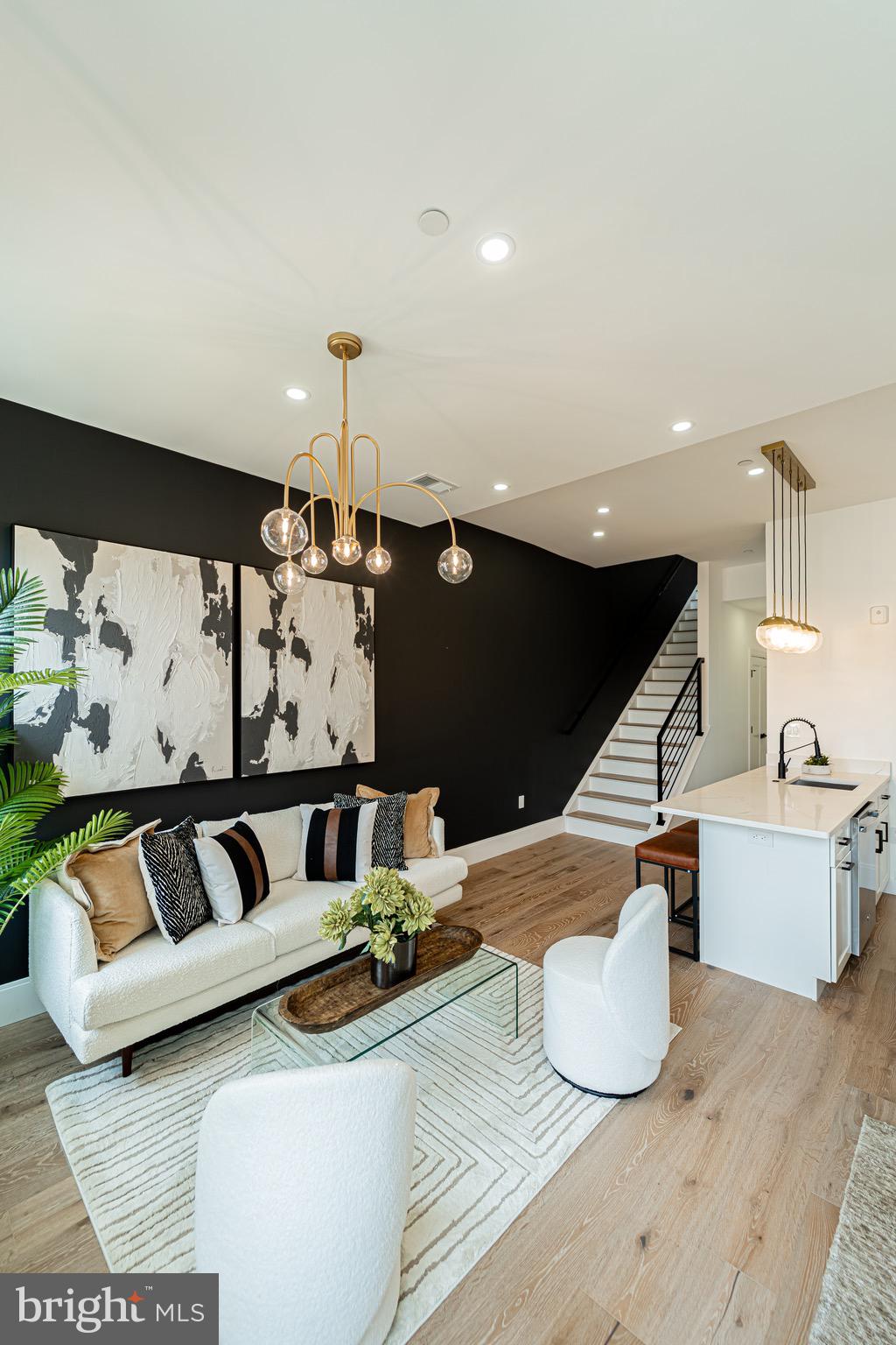 2517 ONTARIO ROAD NW PH7