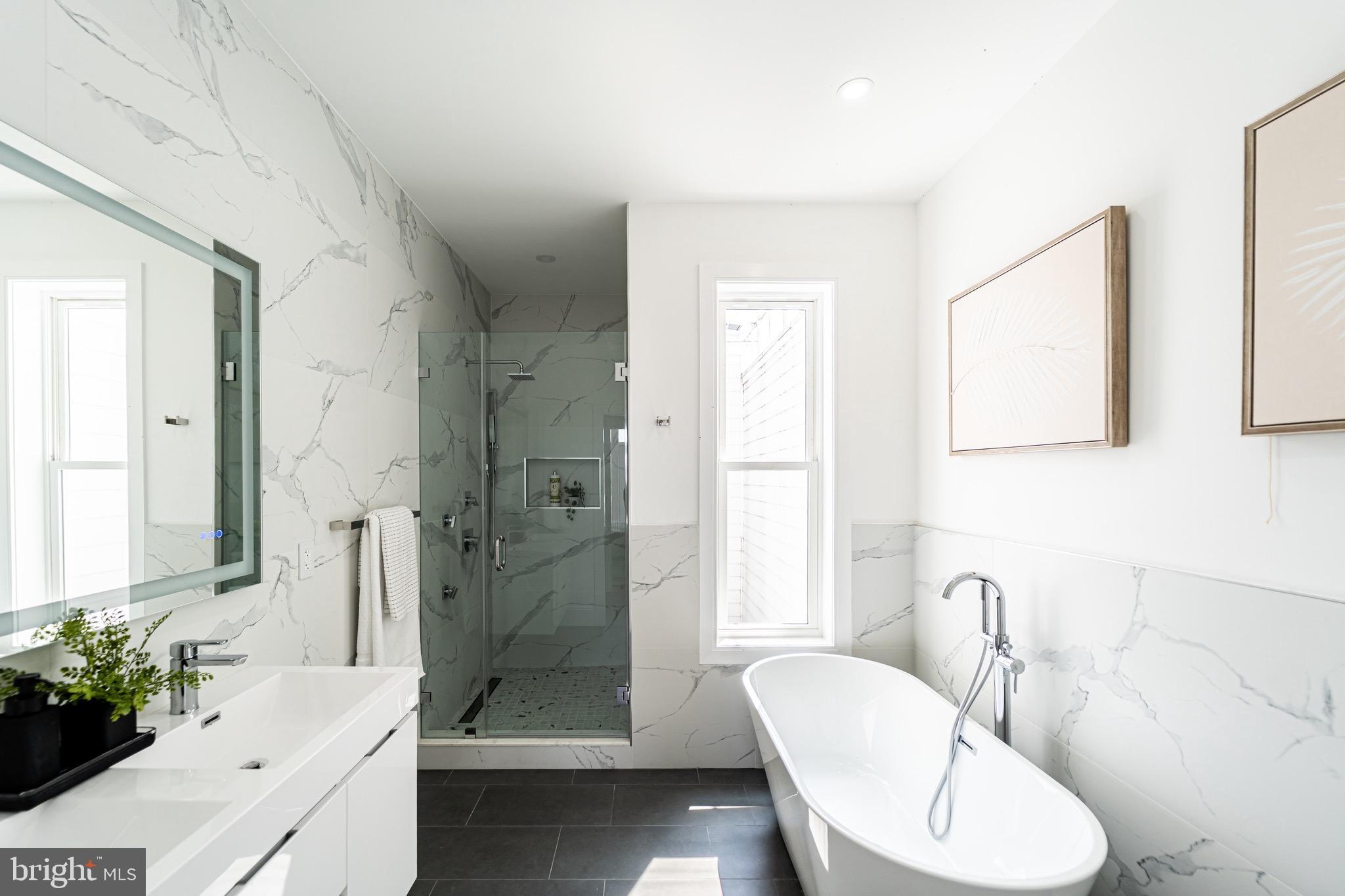 2517 ONTARIO ROAD NW PH7