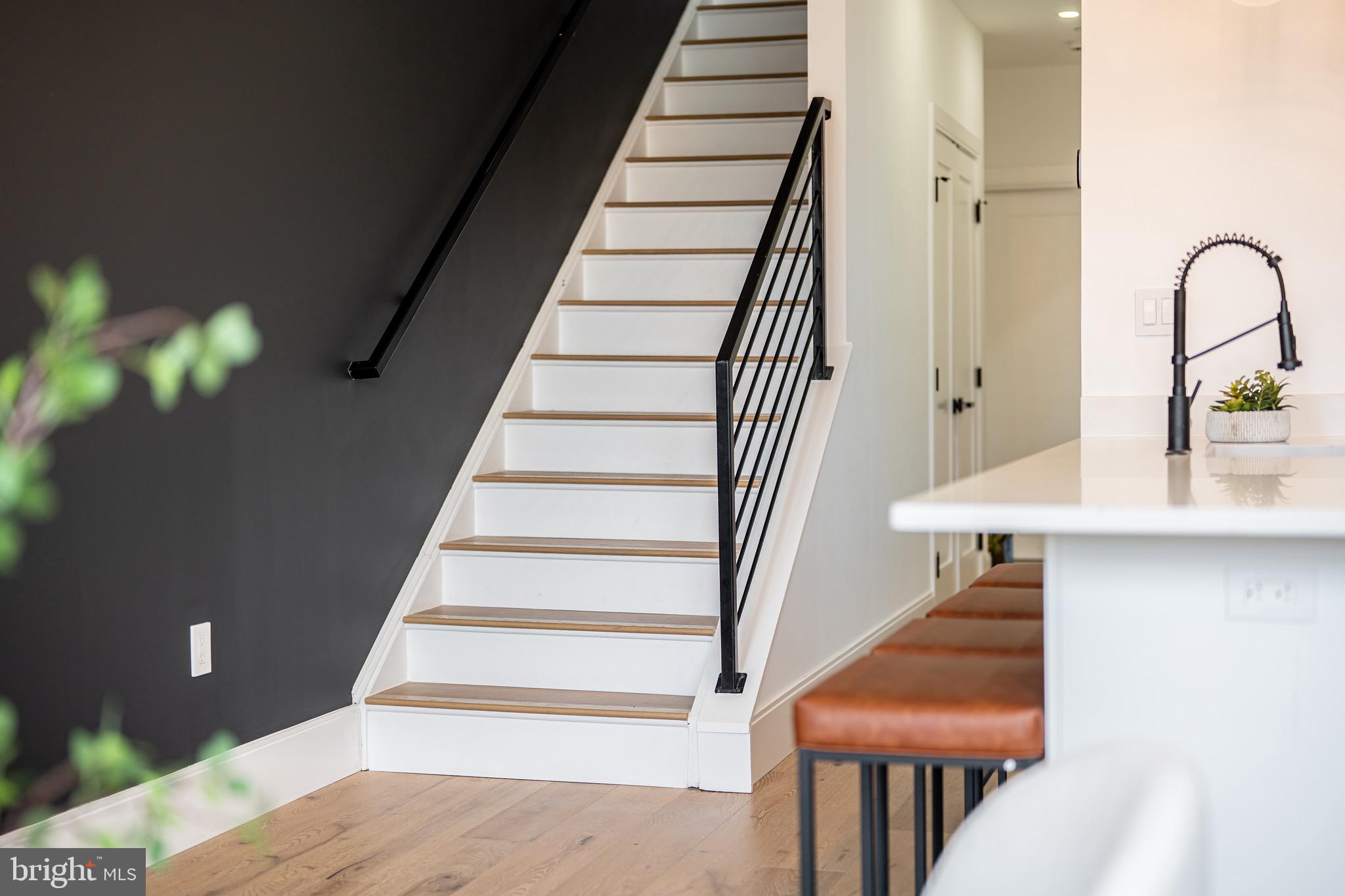 2517 ONTARIO ROAD NW PH7