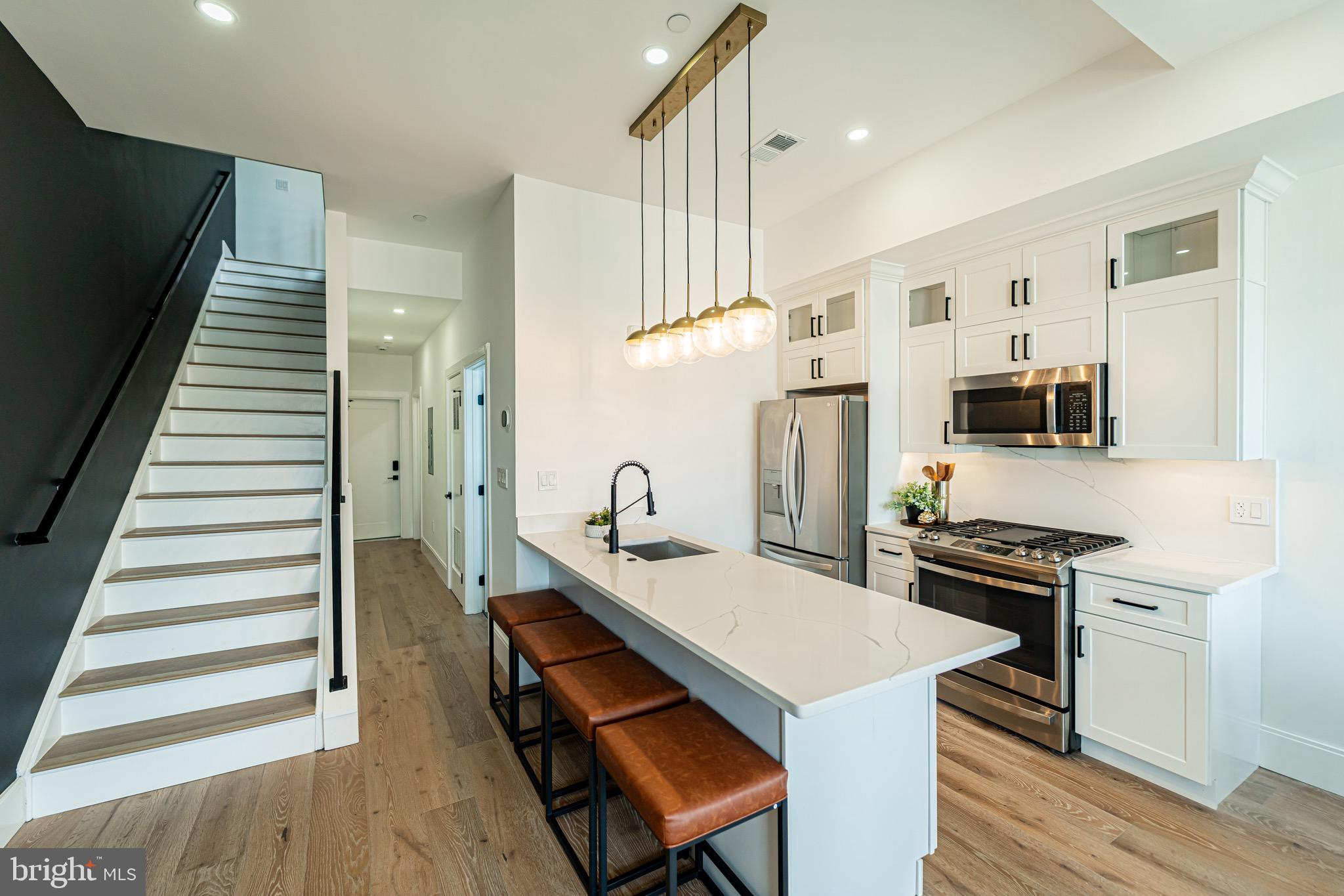 2517 ONTARIO ROAD NW PH7