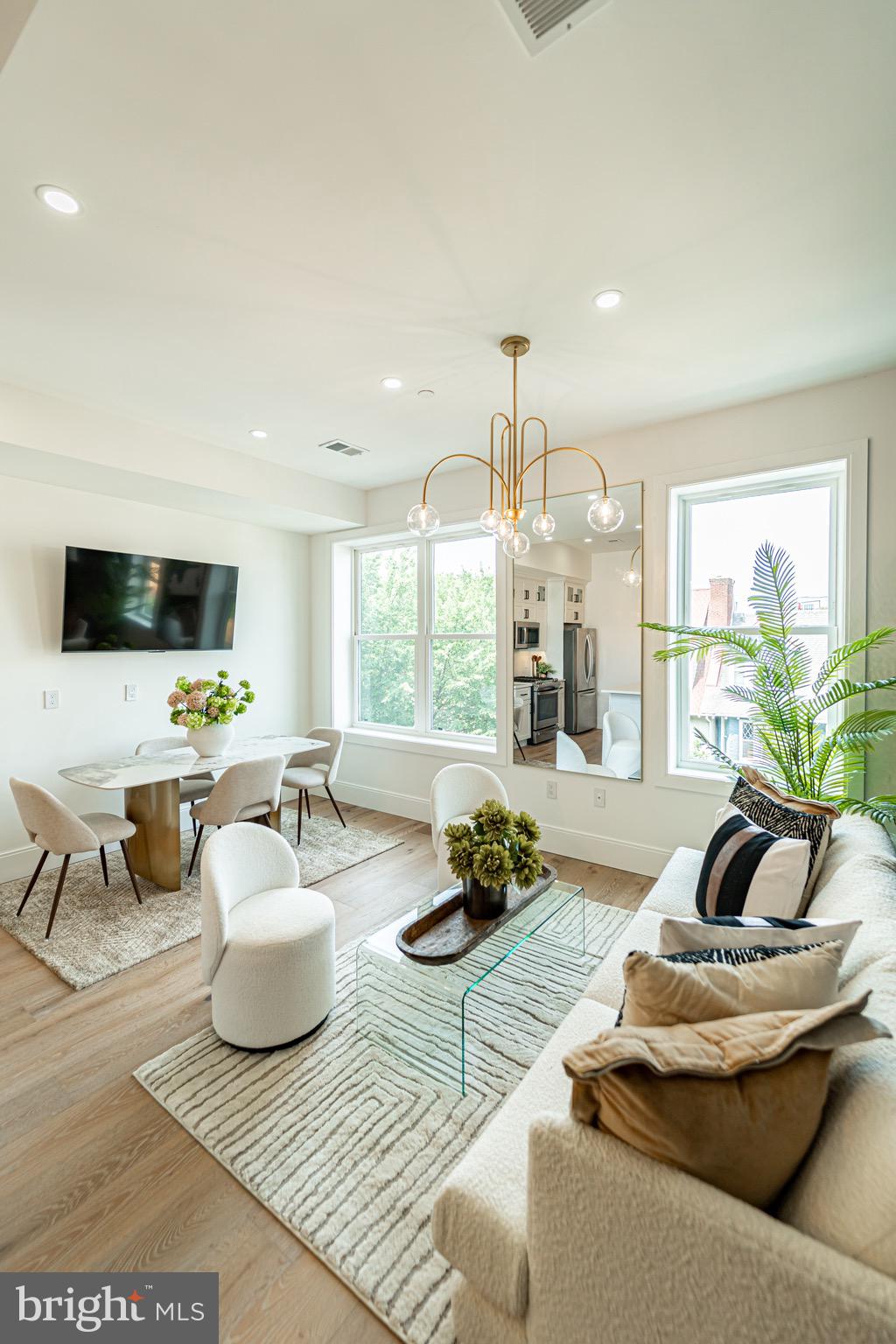 2517 ONTARIO ROAD NW PH7