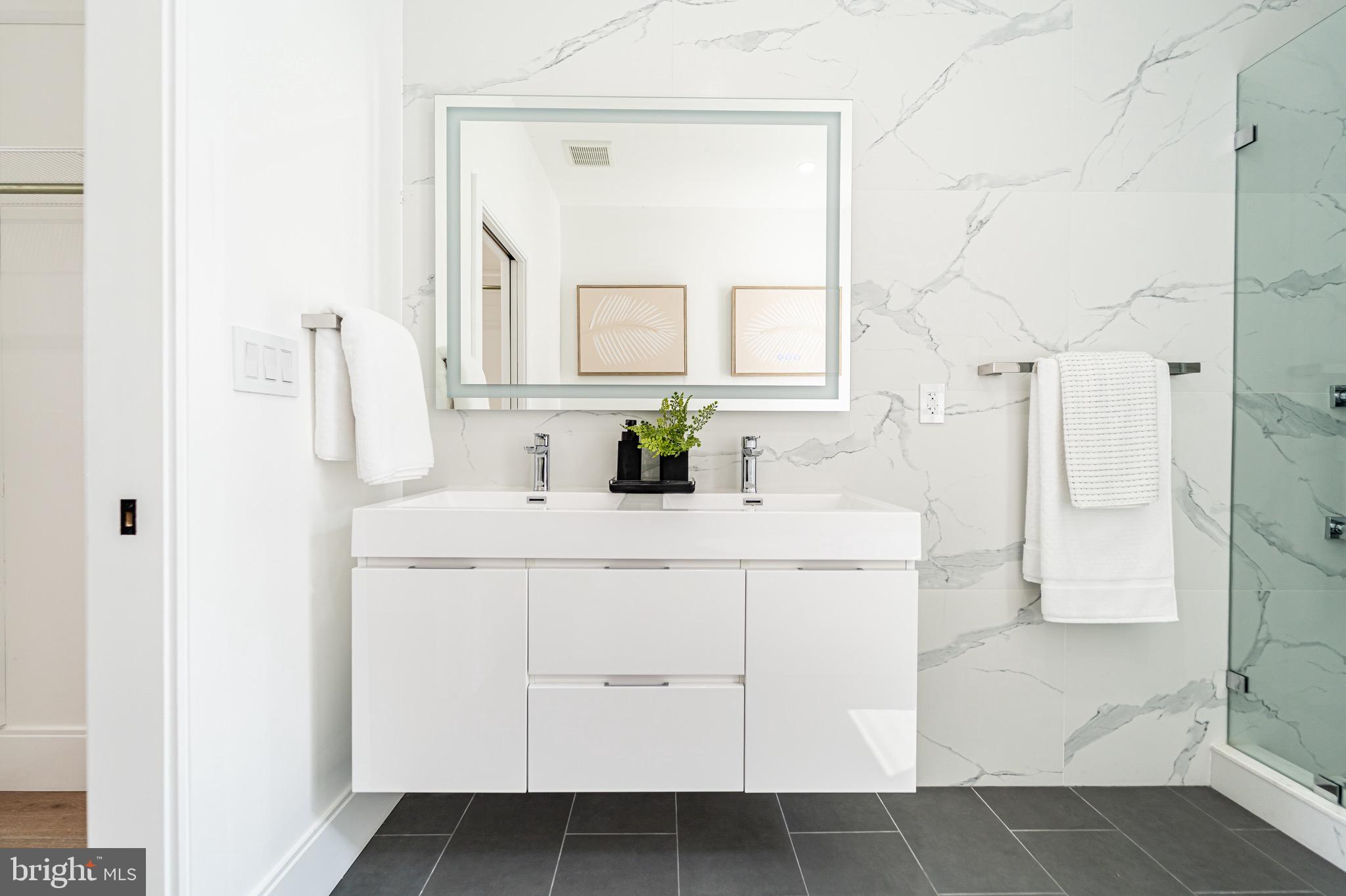 2517 ONTARIO ROAD NW PH7