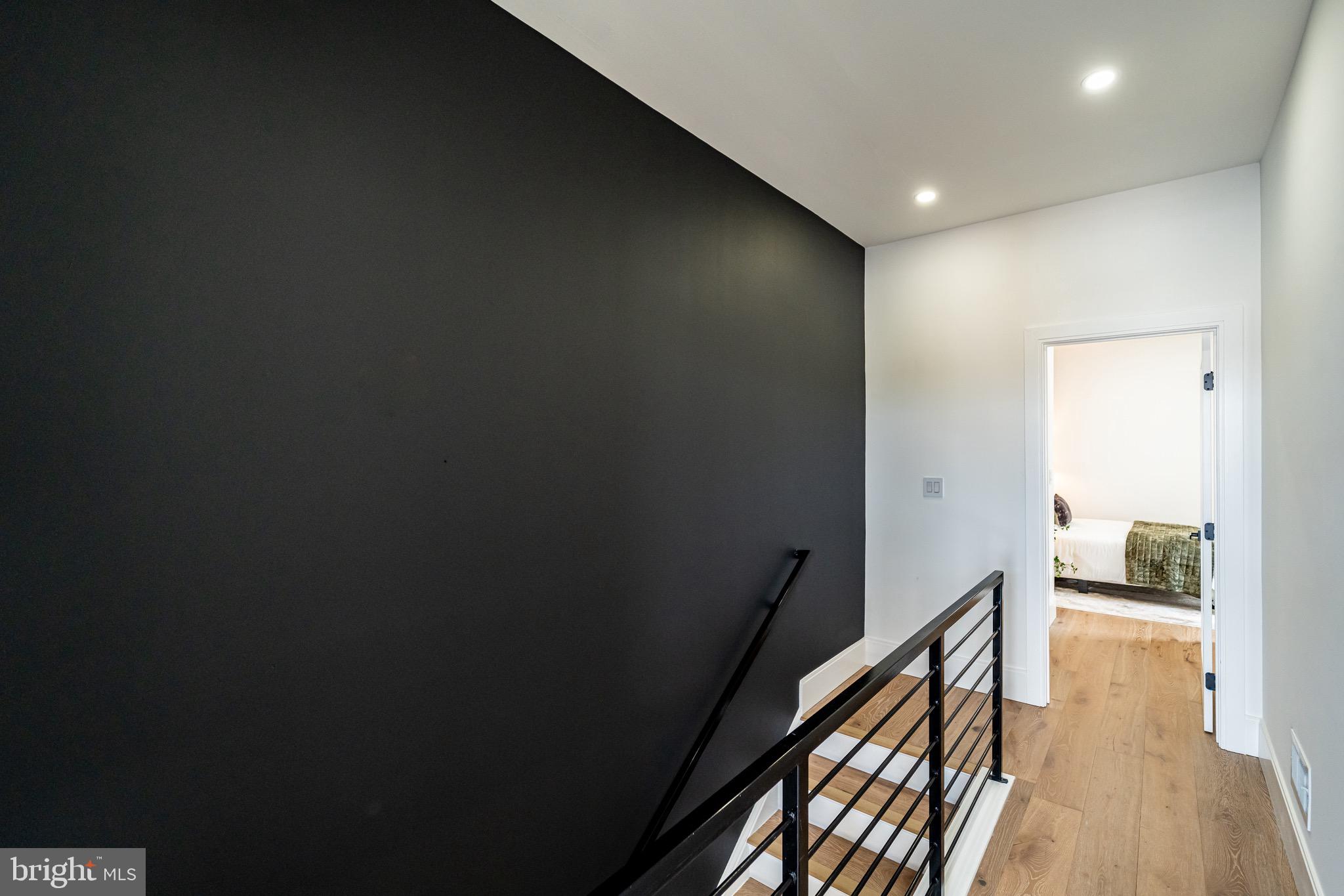 2517 ONTARIO ROAD NW PH7